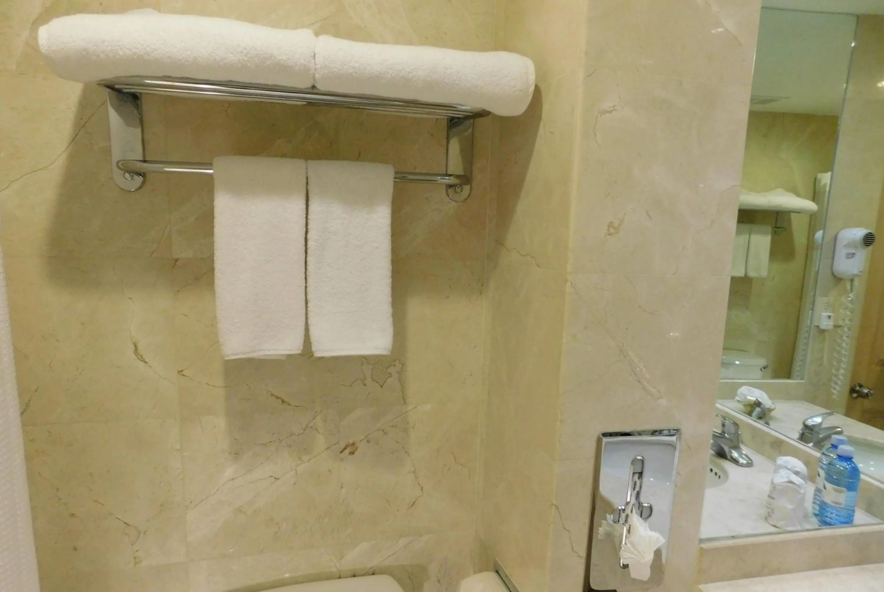 Bathroom in Hotel Palacio Azteca Tijuana, Trademark by Wyndham