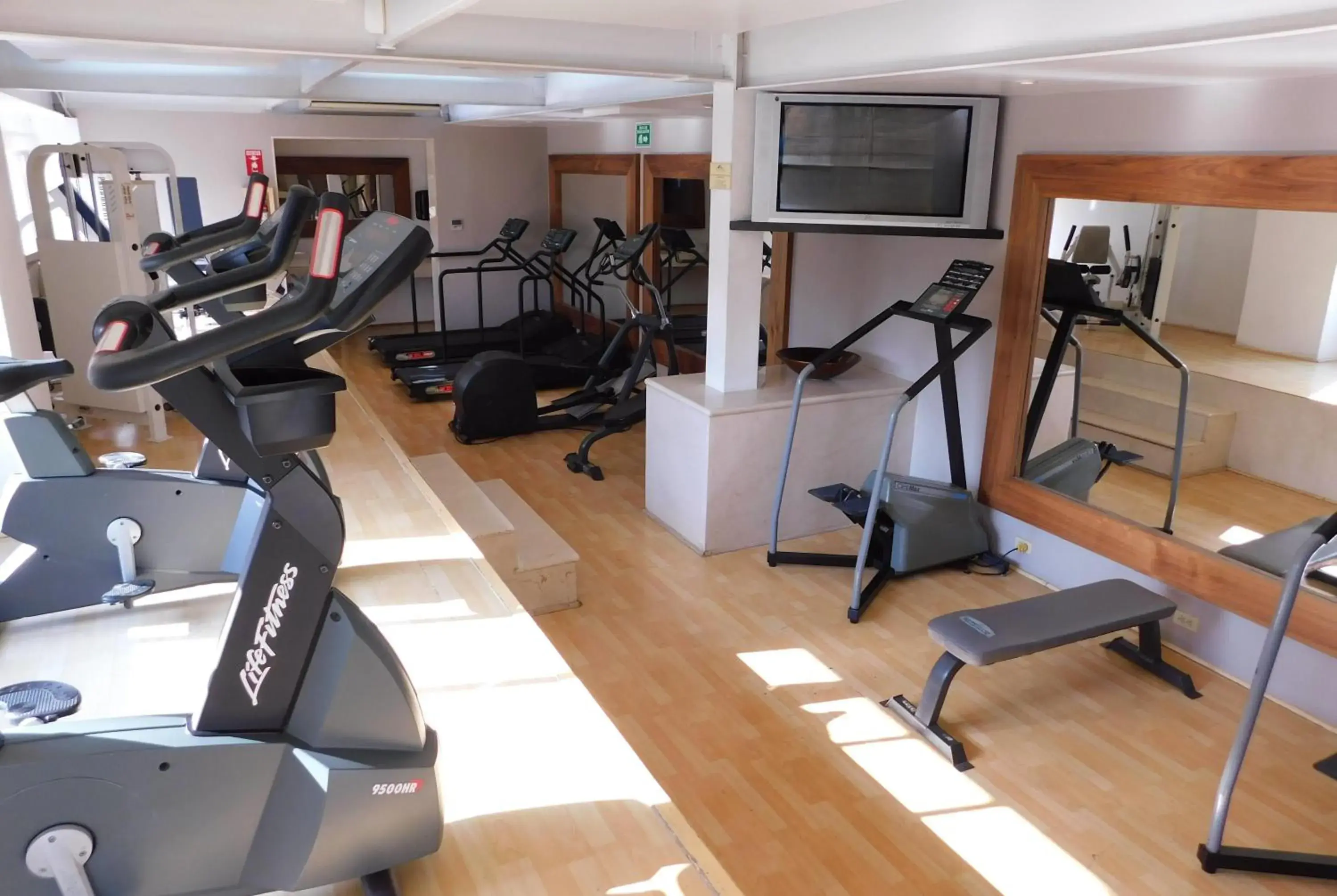 Fitness centre/facilities in Hotel Palacio Azteca Tijuana, Trademark by Wyndham Fitness centre/facilities in Hotel Palacio Azteca Tijuana, Trademark by Wyndham