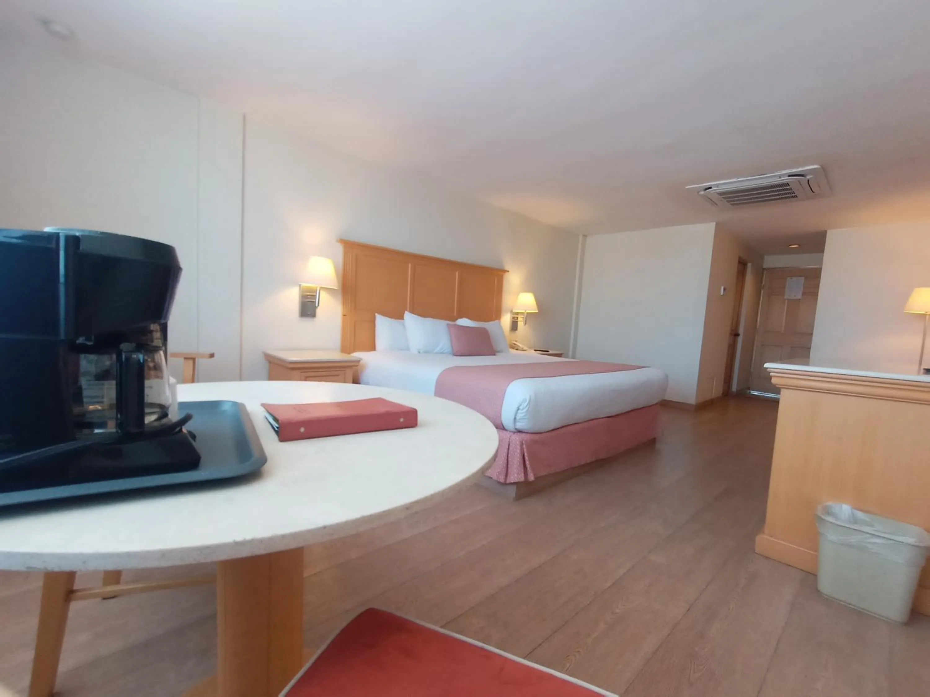 Photo of the whole room, Bed in Hotel Palacio Azteca Tijuana, Trademark by Wyndham