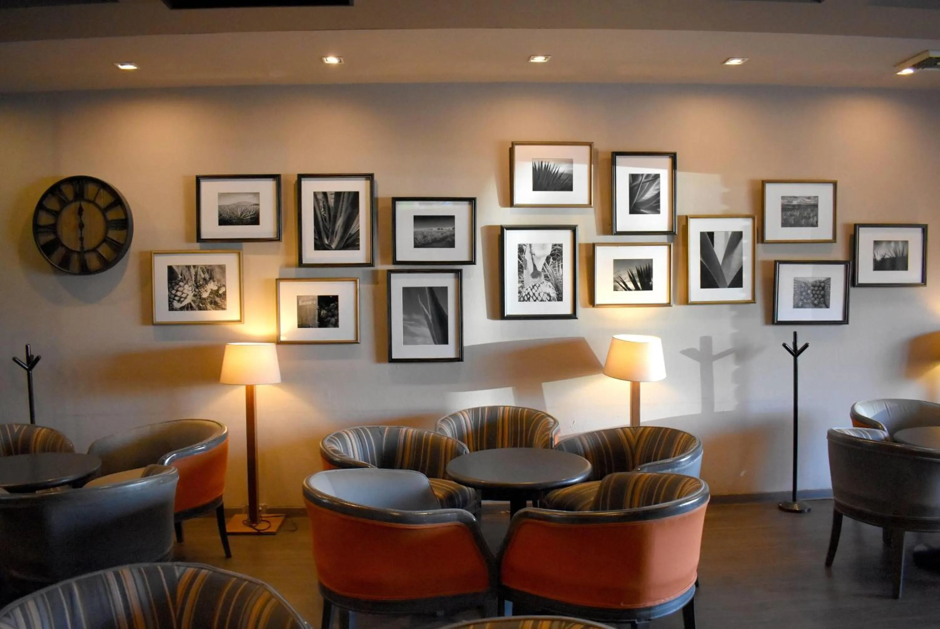 Lounge or bar in Hotel Palacio Azteca Tijuana, Trademark by Wyndham