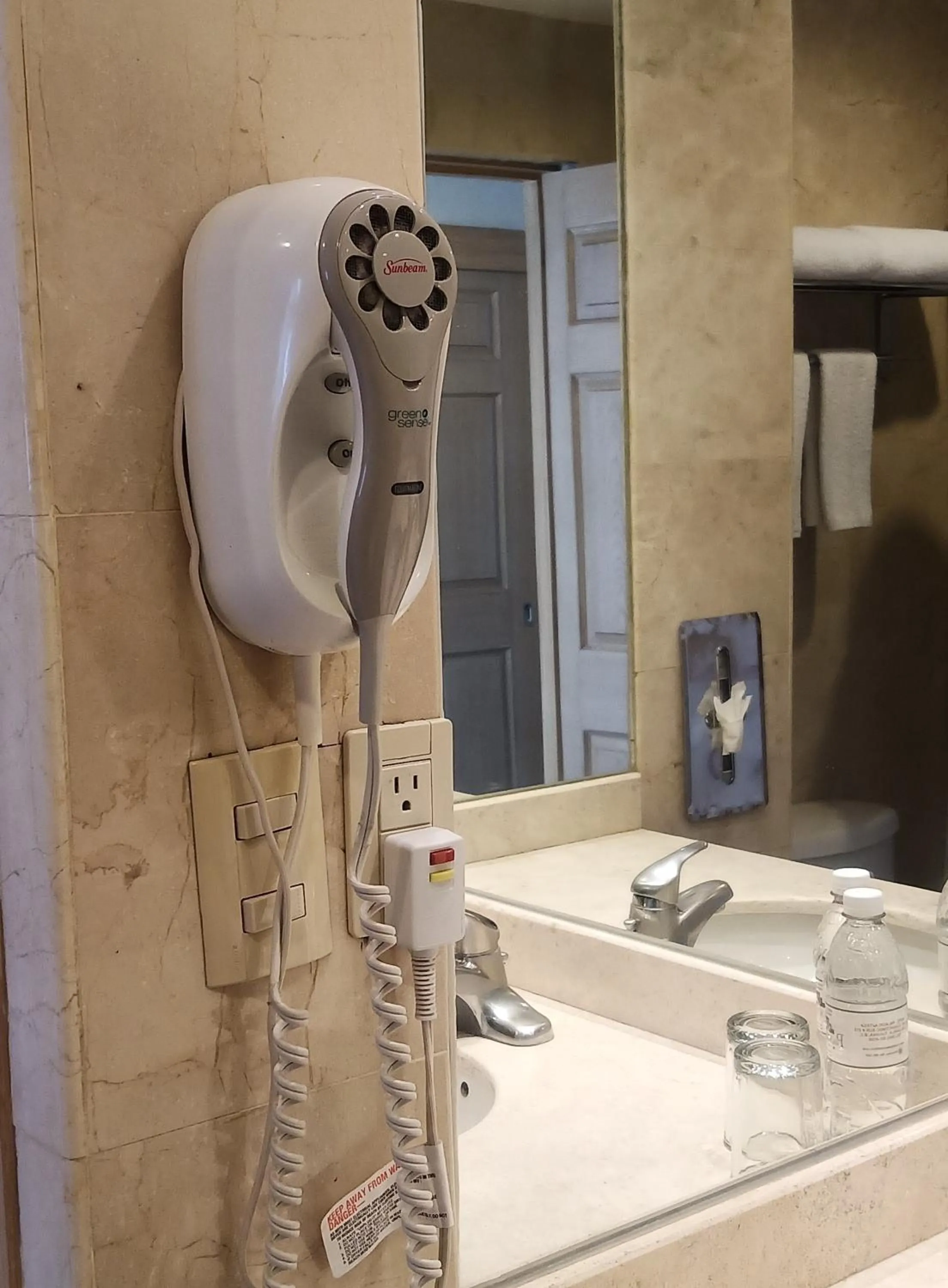 Bathroom in Hotel Palacio Azteca Tijuana, Trademark by Wyndham