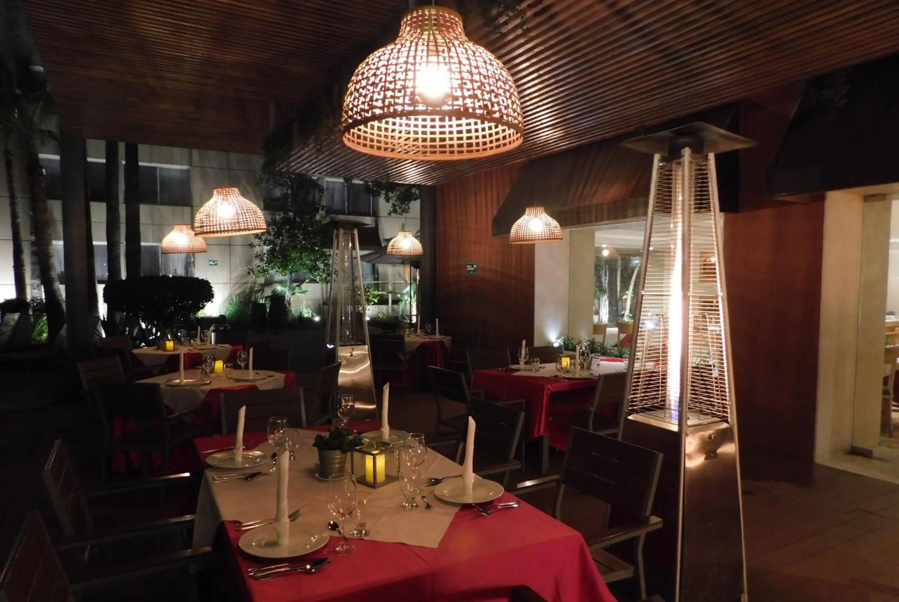 Restaurant/places to eat in Hotel Palacio Azteca Tijuana, Trademark by Wyndham