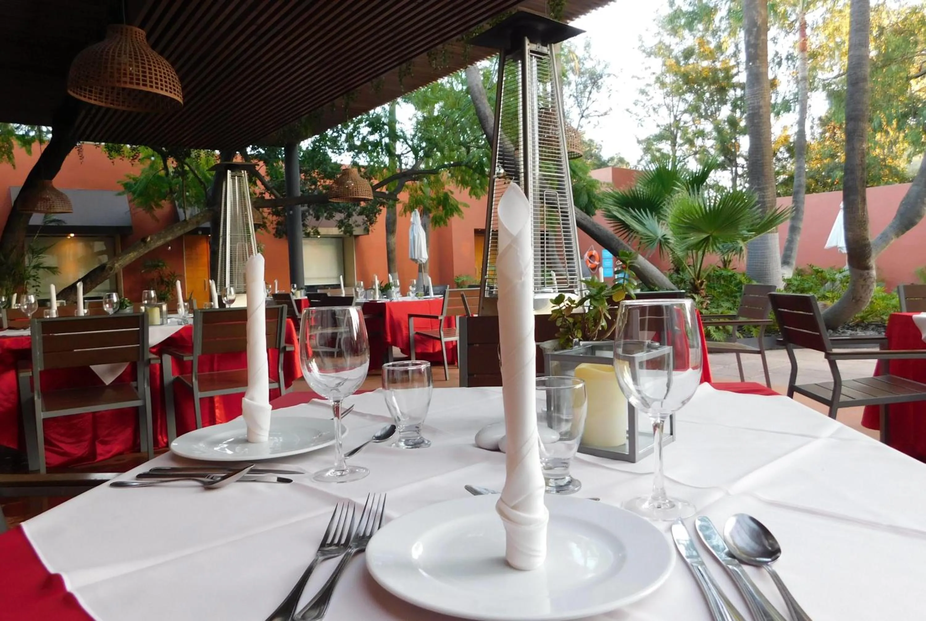 Restaurant/places to eat in Hotel Palacio Azteca Tijuana, Trademark by Wyndham