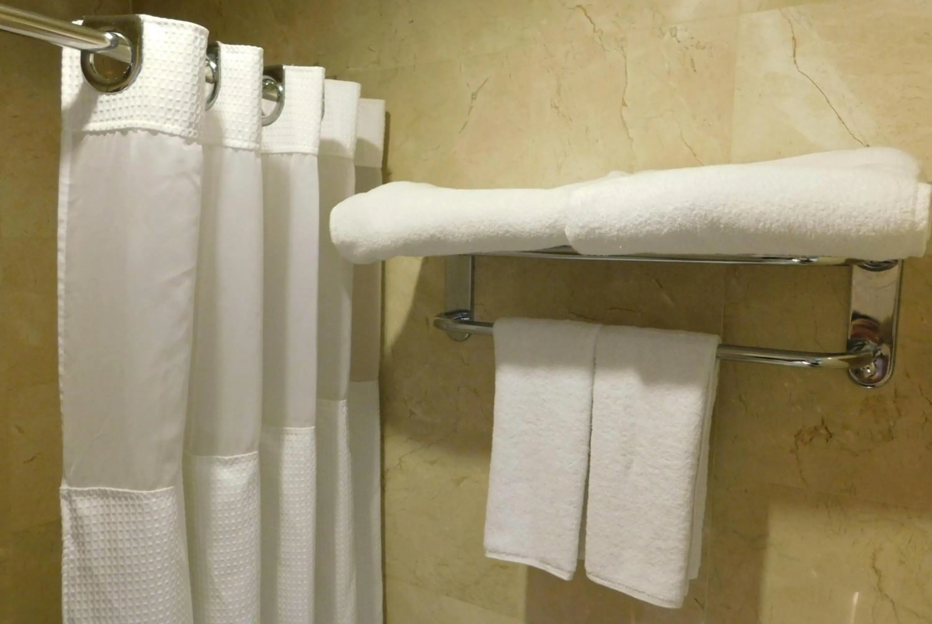 Bathroom in Hotel Palacio Azteca Tijuana, Trademark by Wyndham