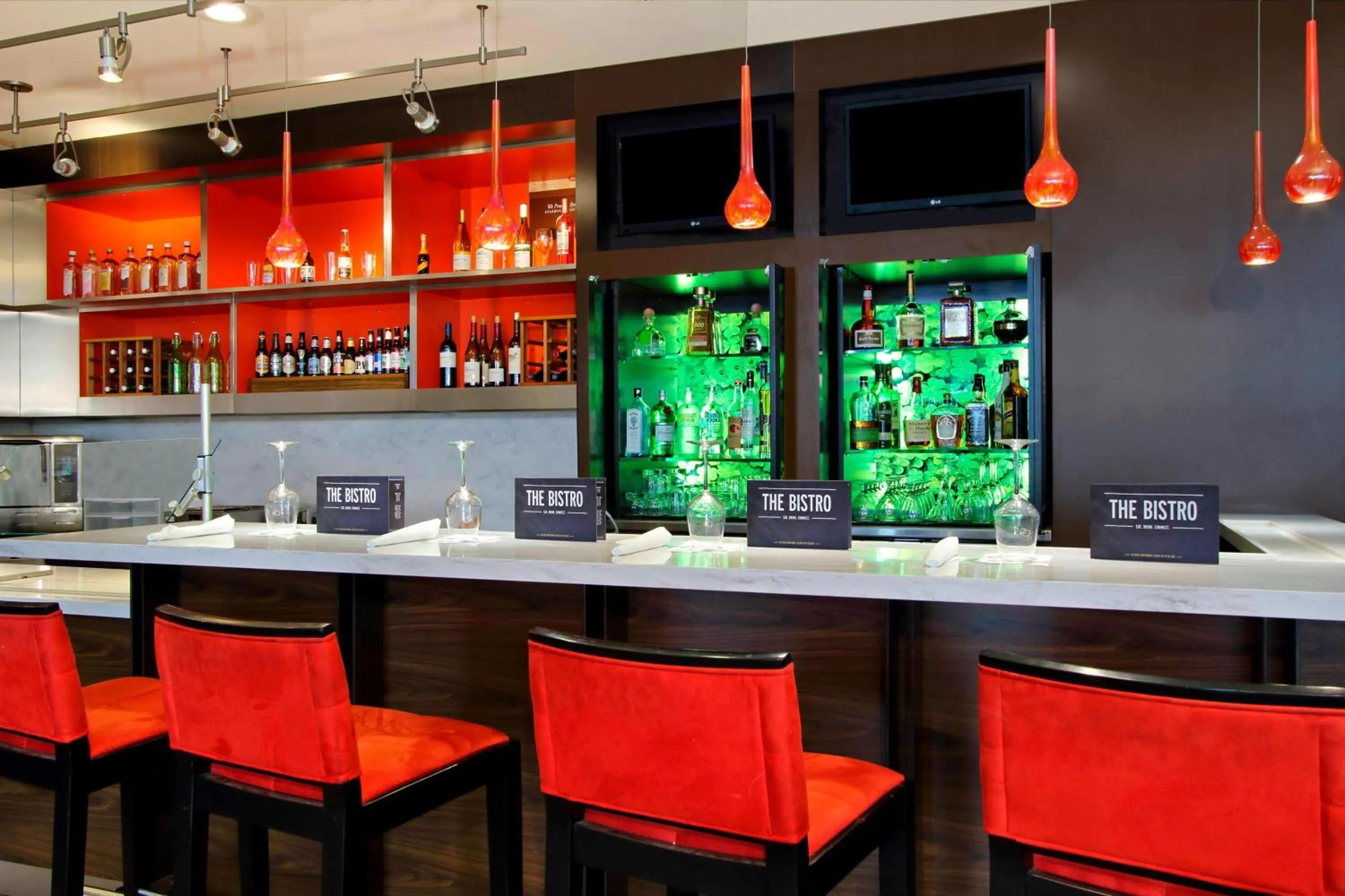 Lounge or bar in Courtyard Oakland Downtown