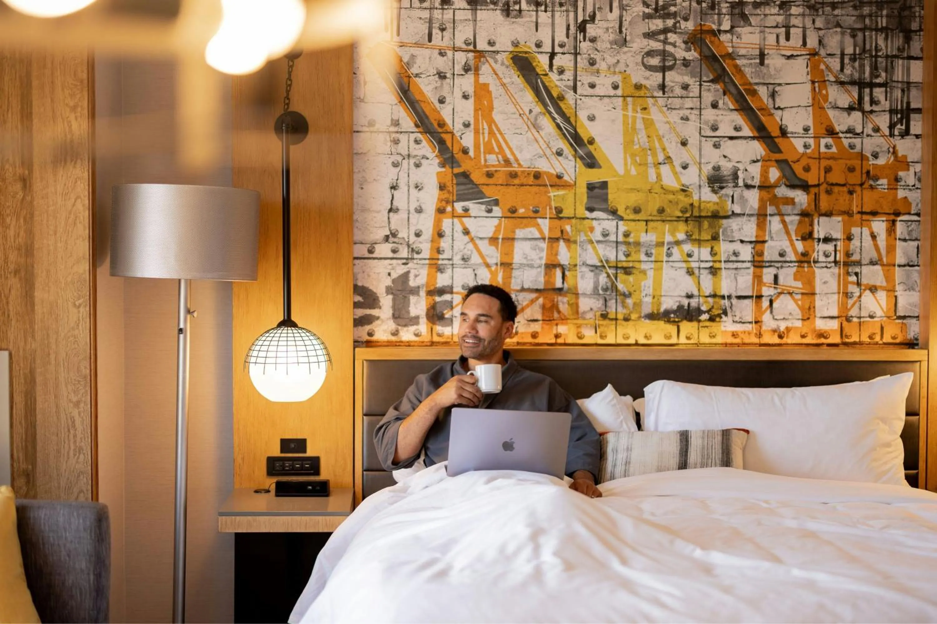 Photo of the whole room, Bed in Oakland Marriott City Center