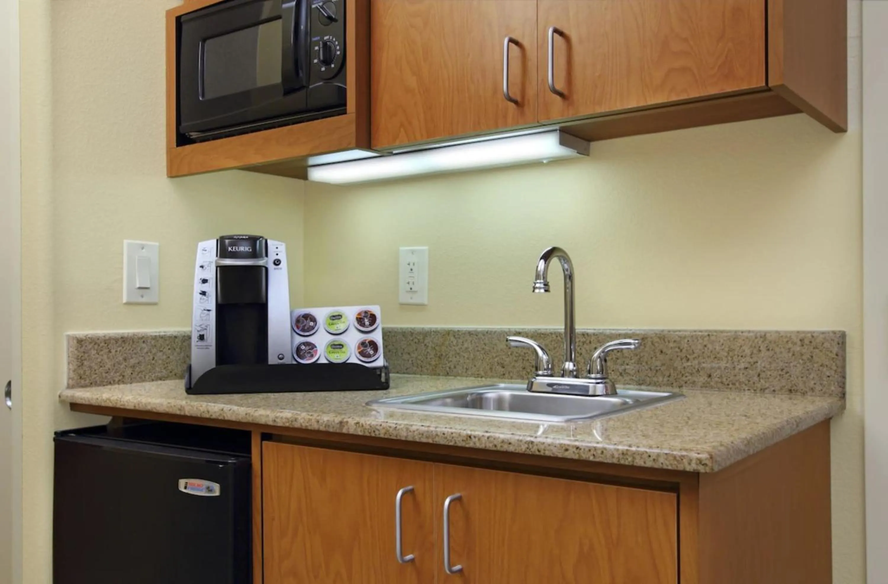 Kitchen or kitchenette in Fairfield Inn & Suites by Marriott Fairfield Napa Valley Area