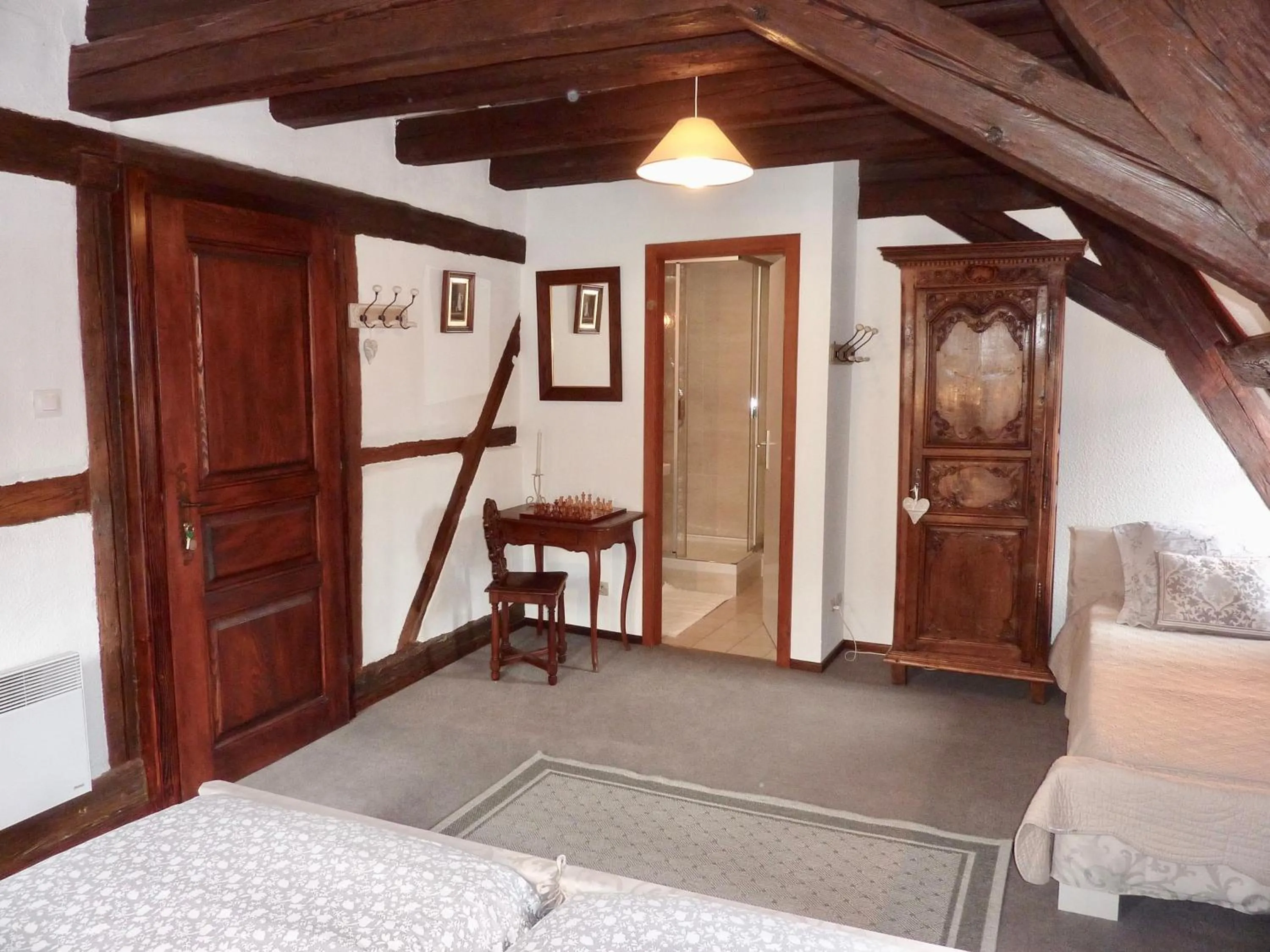 Photo of the whole room, Bed in ADRIHOF à Riquewihr, Cour de l'Abbaye d'Autrey