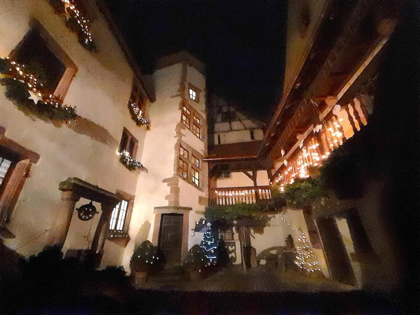 ADRIHOF à Riquewihr, Cour de l'Abbaye d'Autrey