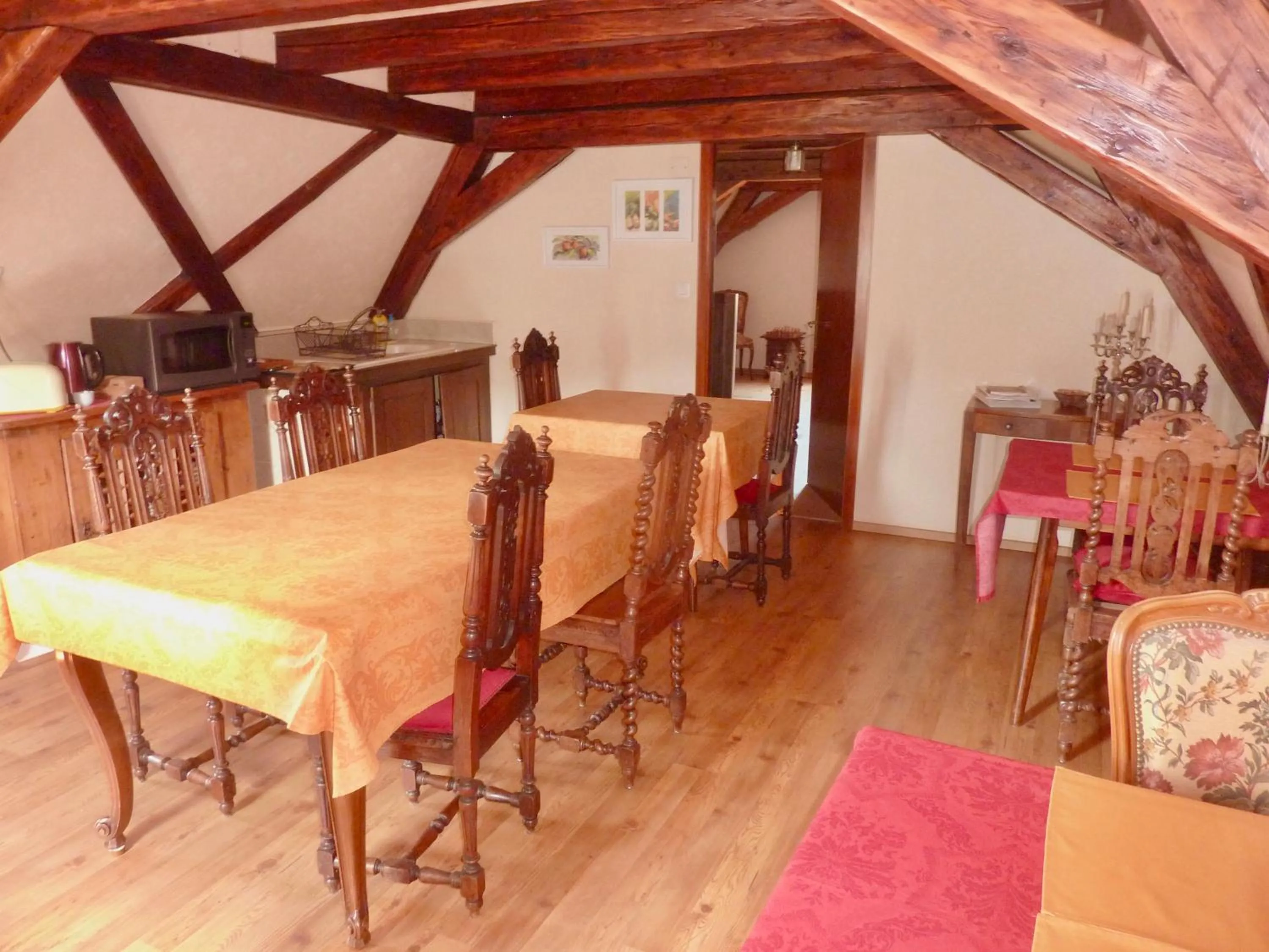 Dining area in ADRIHOF à Riquewihr, Cour de l'Abbaye d'Autrey