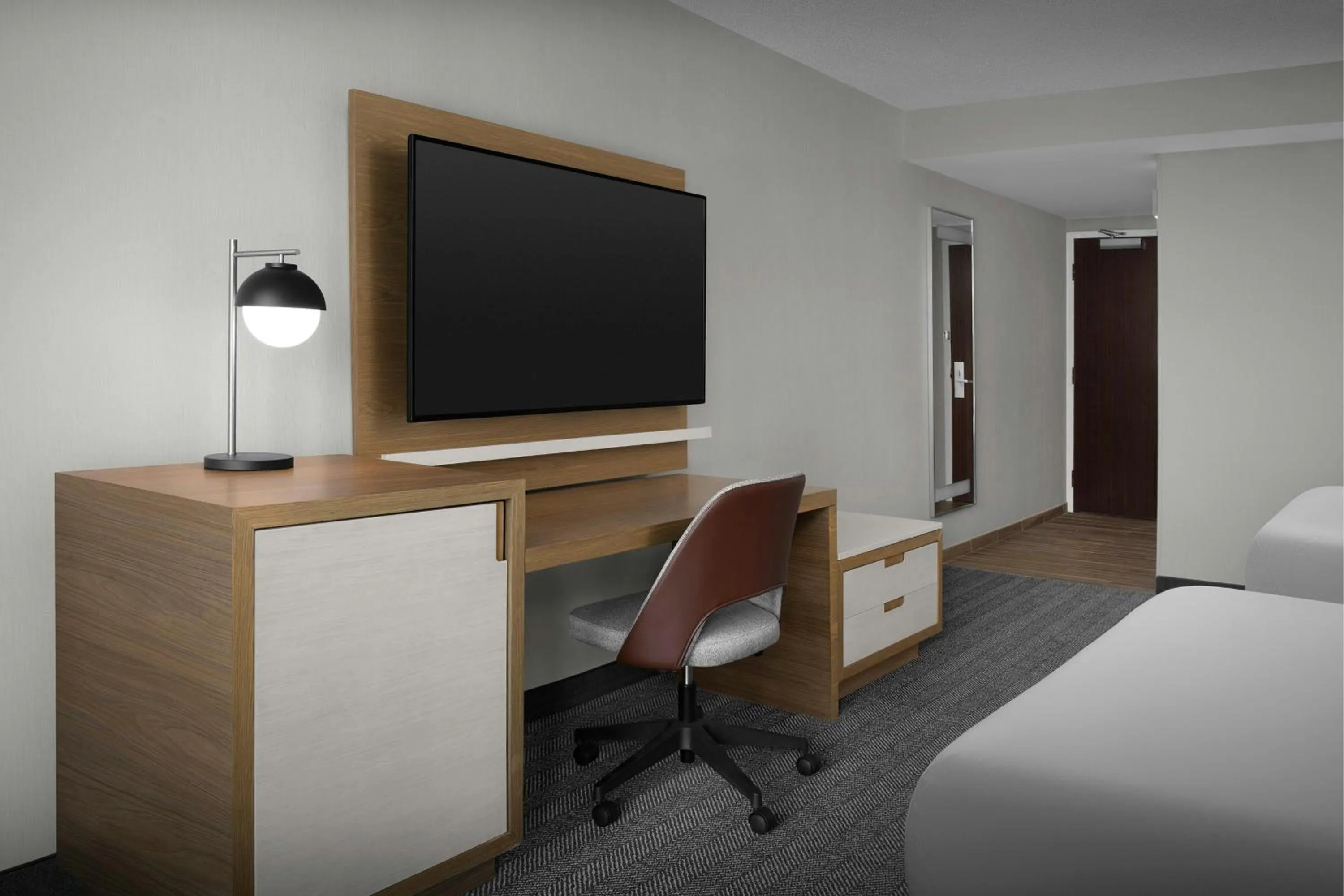 Bedroom, Bed in Courtyard Virginia Beach Oceanfront/South