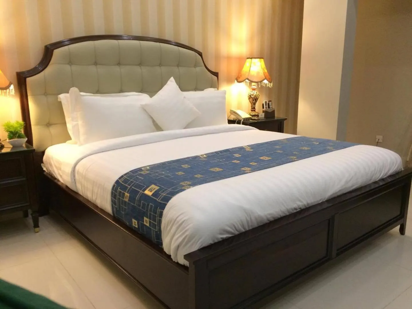 Bed in Orchards Cottage Hotel