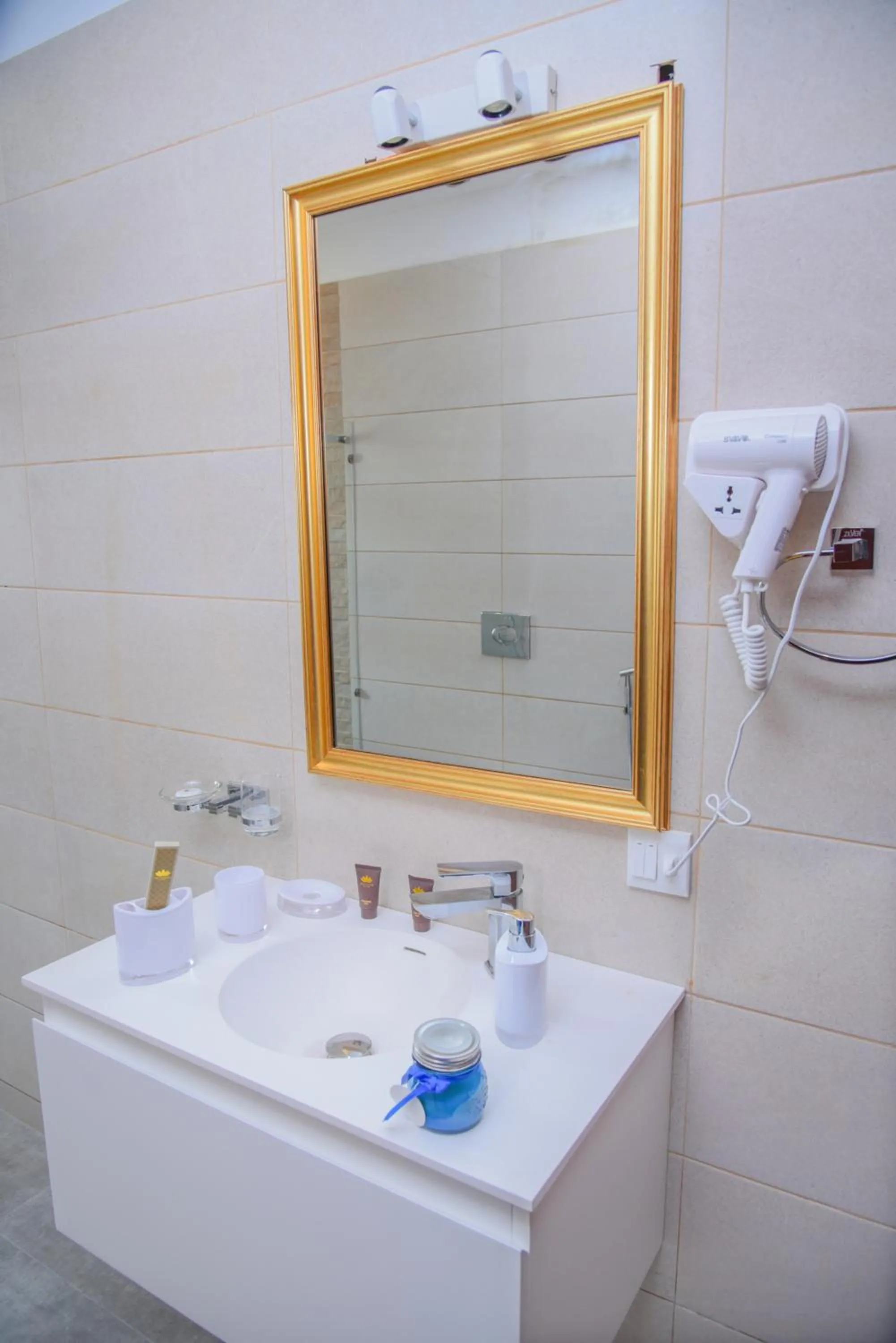 Bathroom in Orchards Cottage Hotel