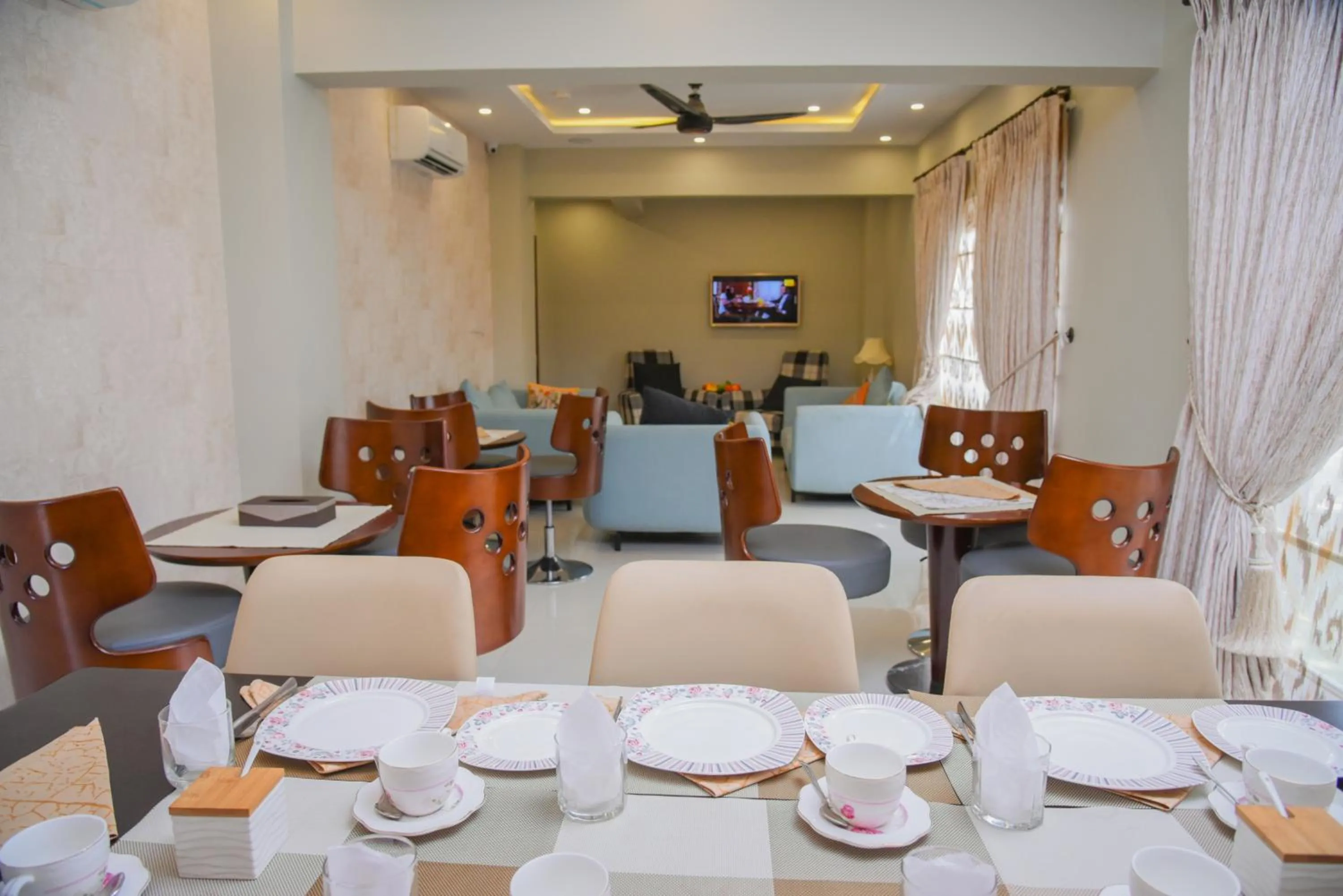 Restaurant/places to eat in Orchards Cottage Hotel