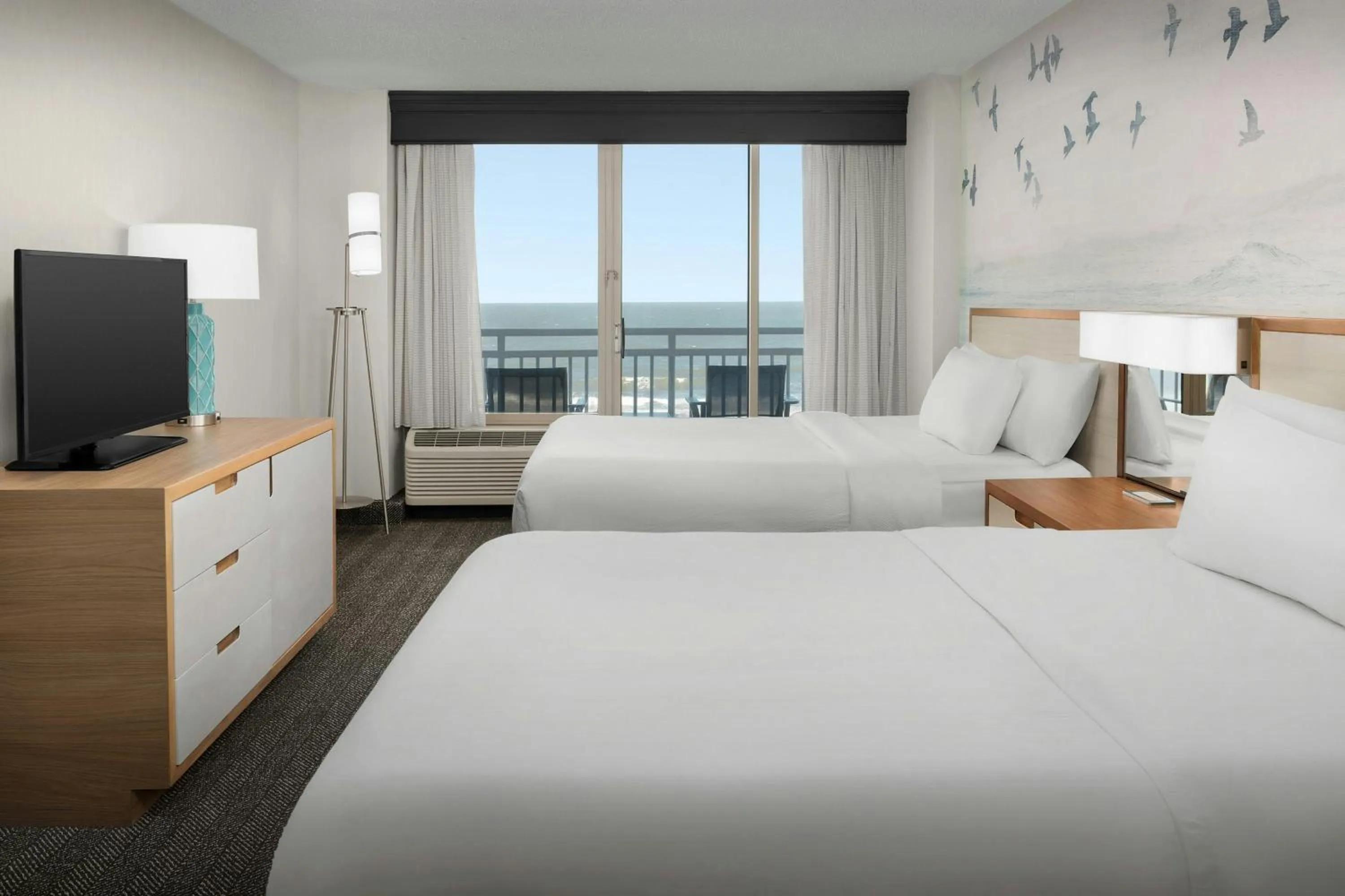 Bedroom, Bed in Courtyard Virginia Beach Oceanfront / North 37th Street