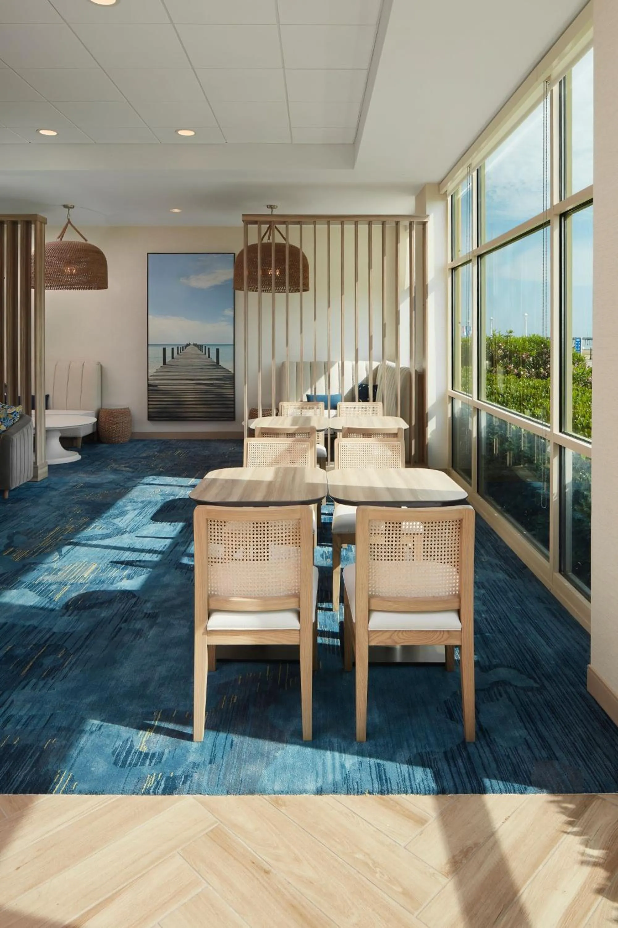 Lounge or bar in SpringHill Suites by Marriott Virginia Beach Oceanfront