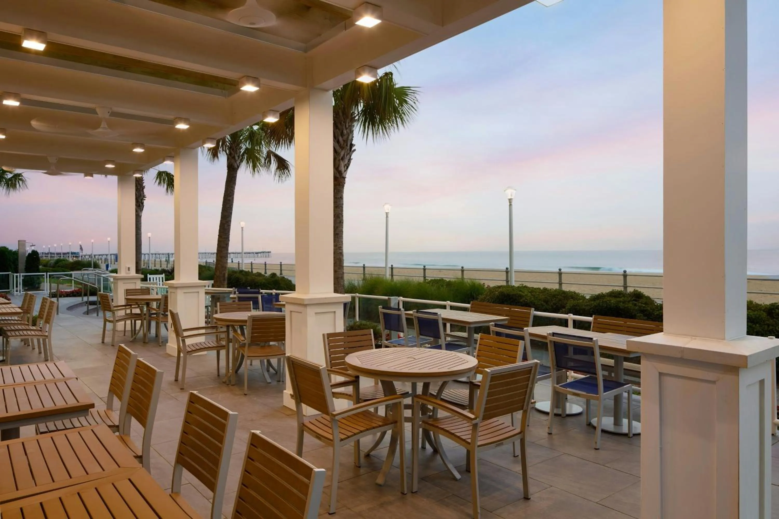 Restaurant/places to eat in SpringHill Suites by Marriott Virginia Beach Oceanfront