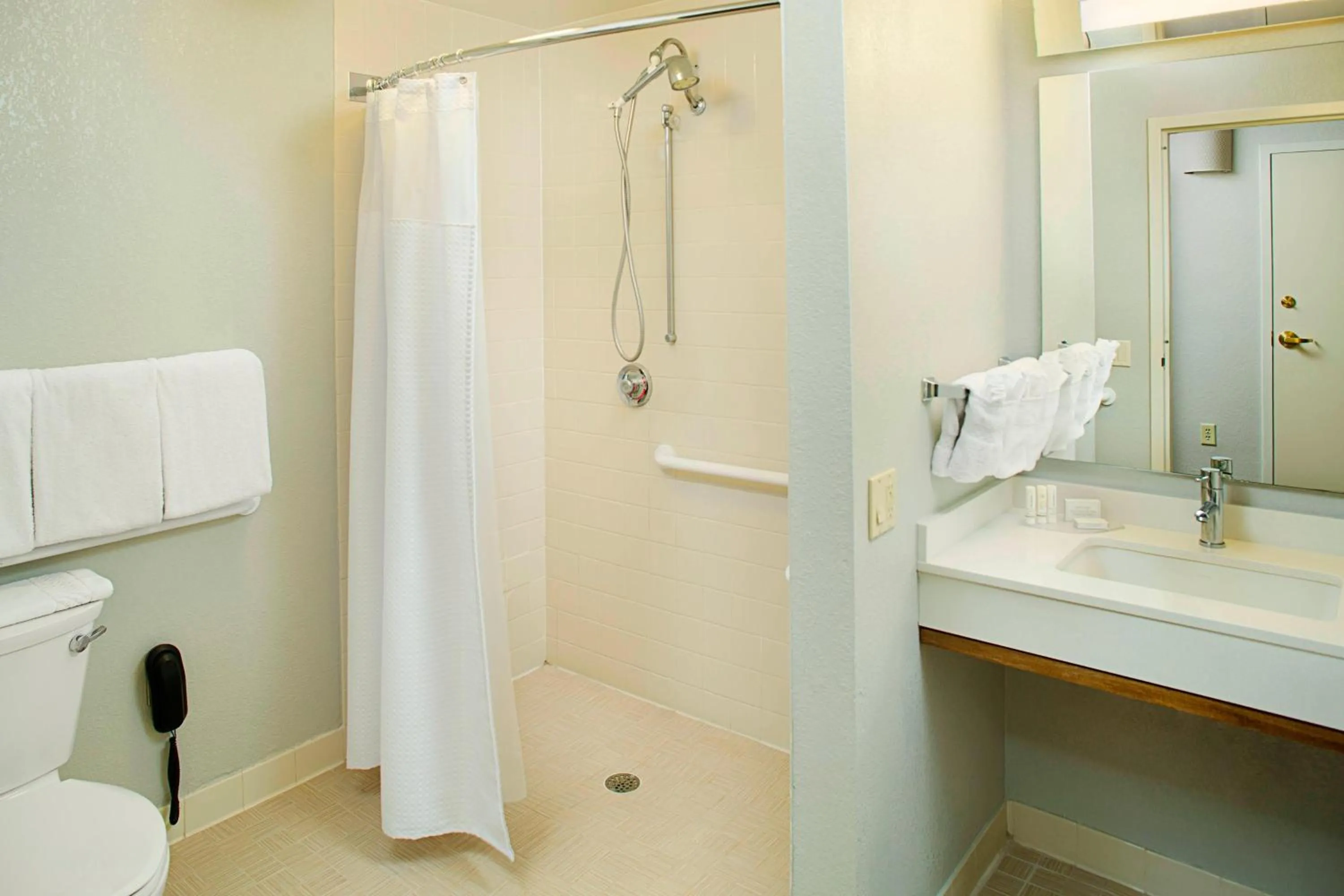 Bathroom in Courtyard by Marriott West Palm Beach Airport