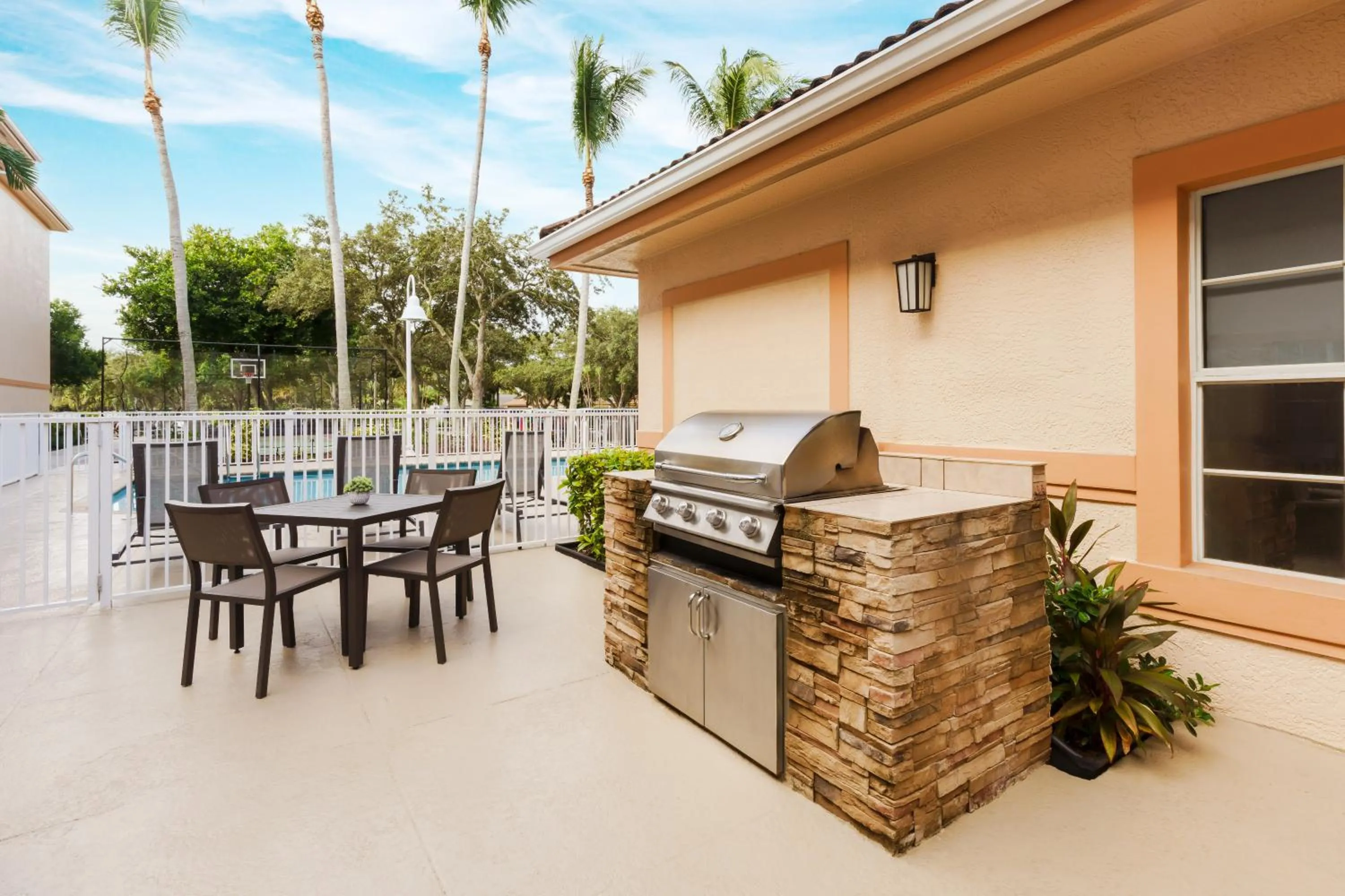 BBQ facilities in Residence Inn West Palm Beach