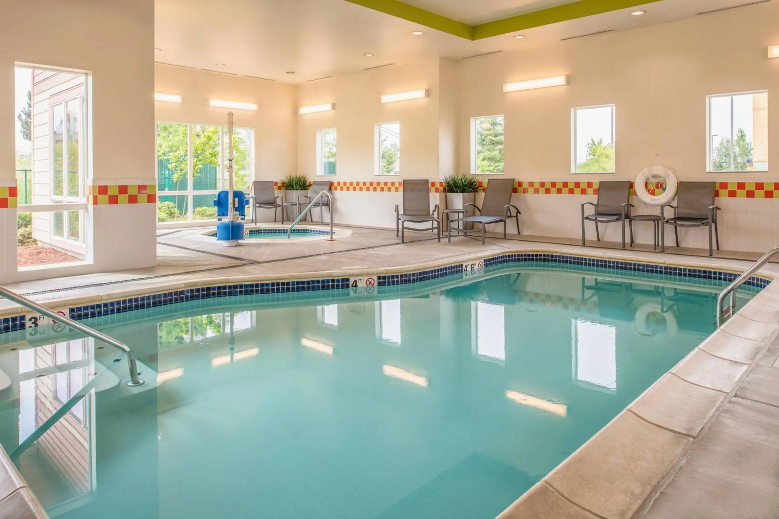 Swimming pool in Fairfield Inn & Suites by Marriott Portland North