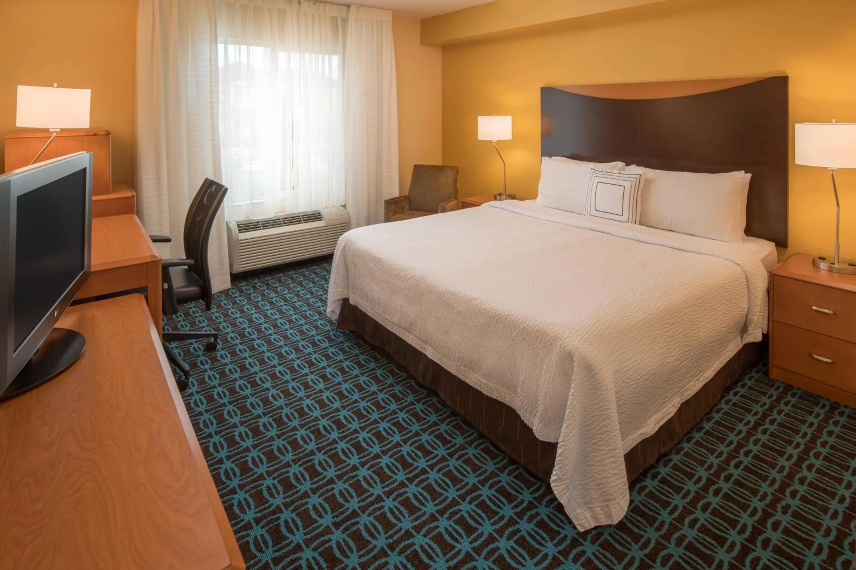 Photo of the whole room, Bed in Fairfield Inn & Suites by Marriott Portland North