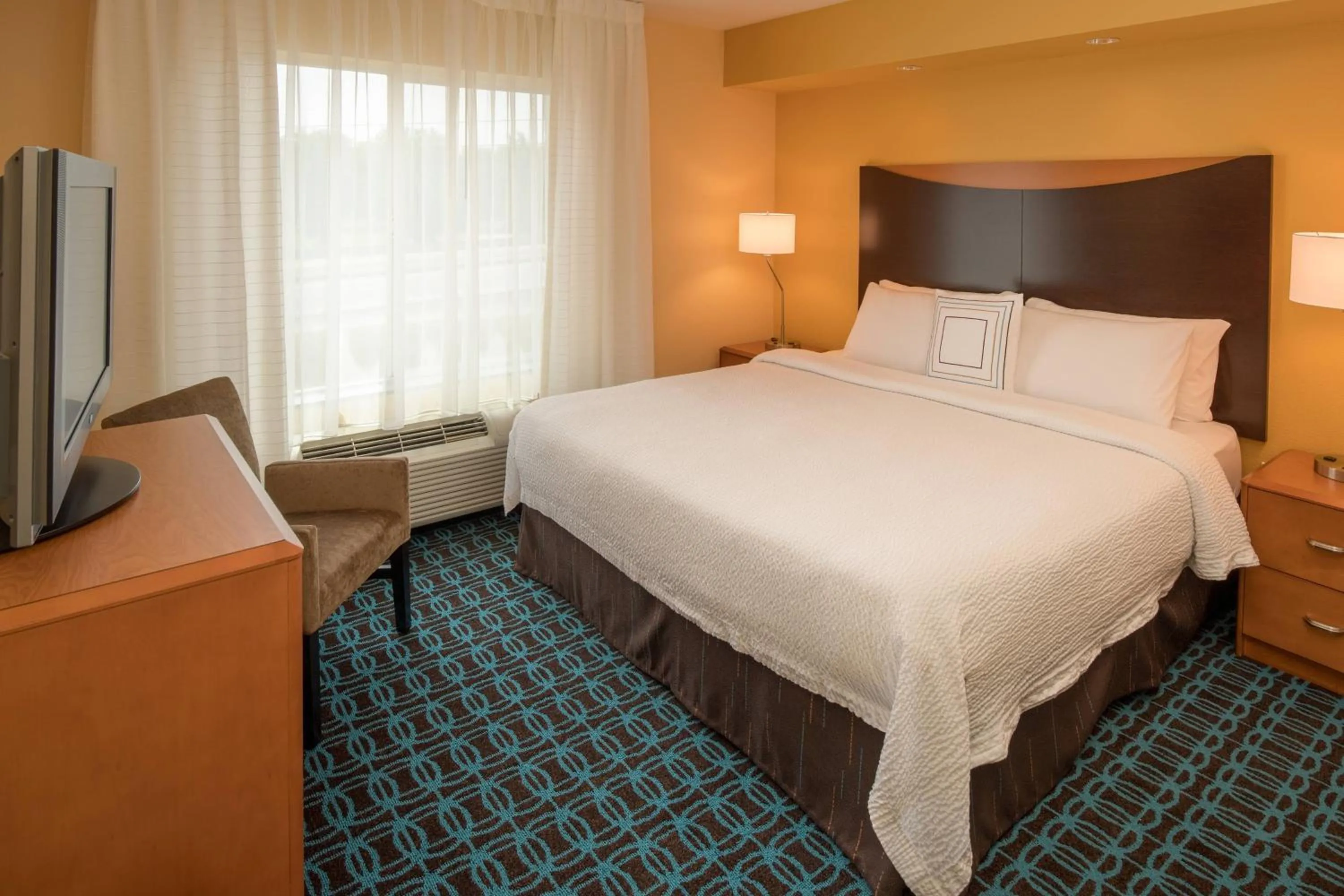 Bedroom, Bed in Fairfield Inn & Suites by Marriott Portland North