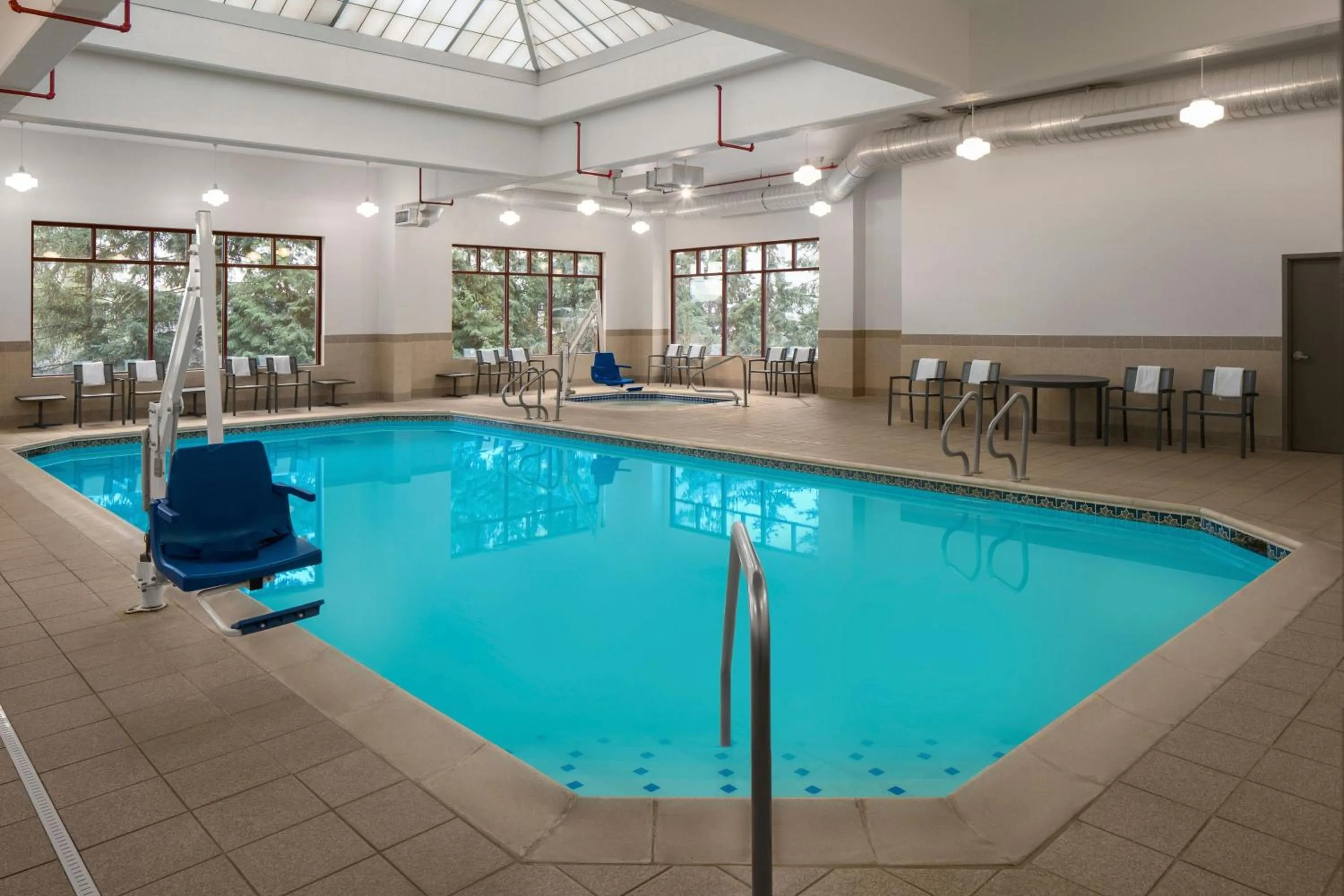 Swimming pool in Residence Inn Portland Downtown/RiverPlace