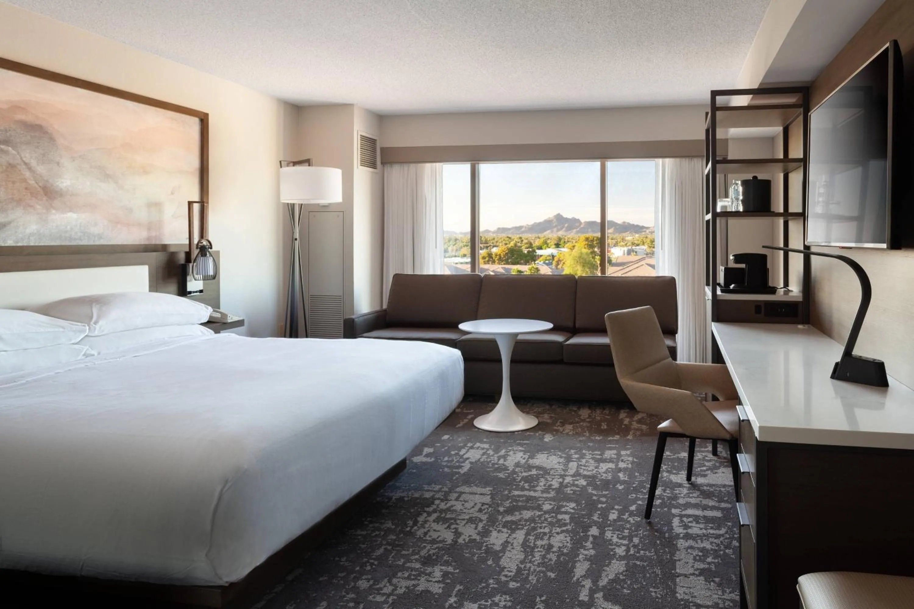 Photo of the whole room, Bed in Marriott Phoenix Airport