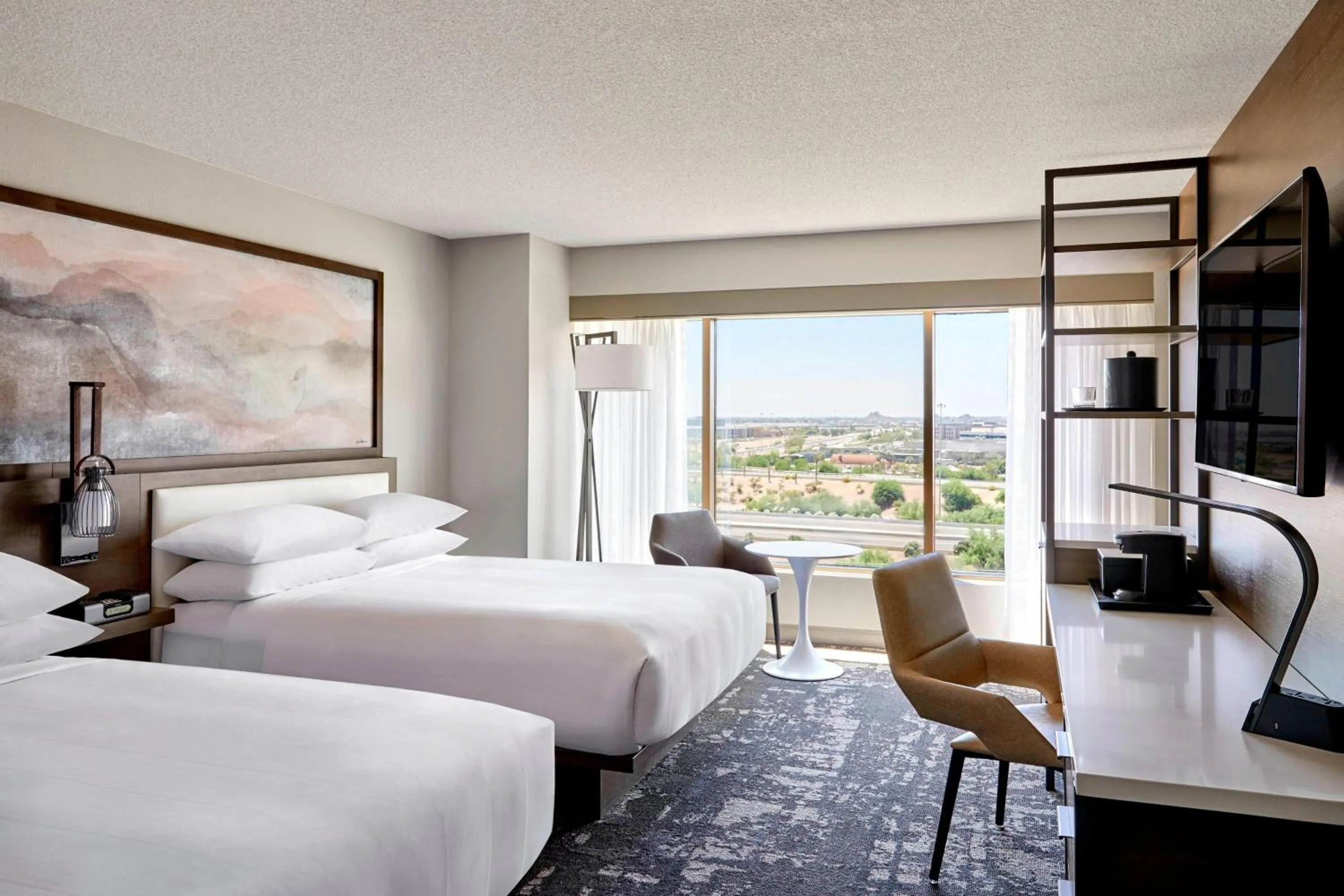 Photo of the whole room, Bed in Marriott Phoenix Airport