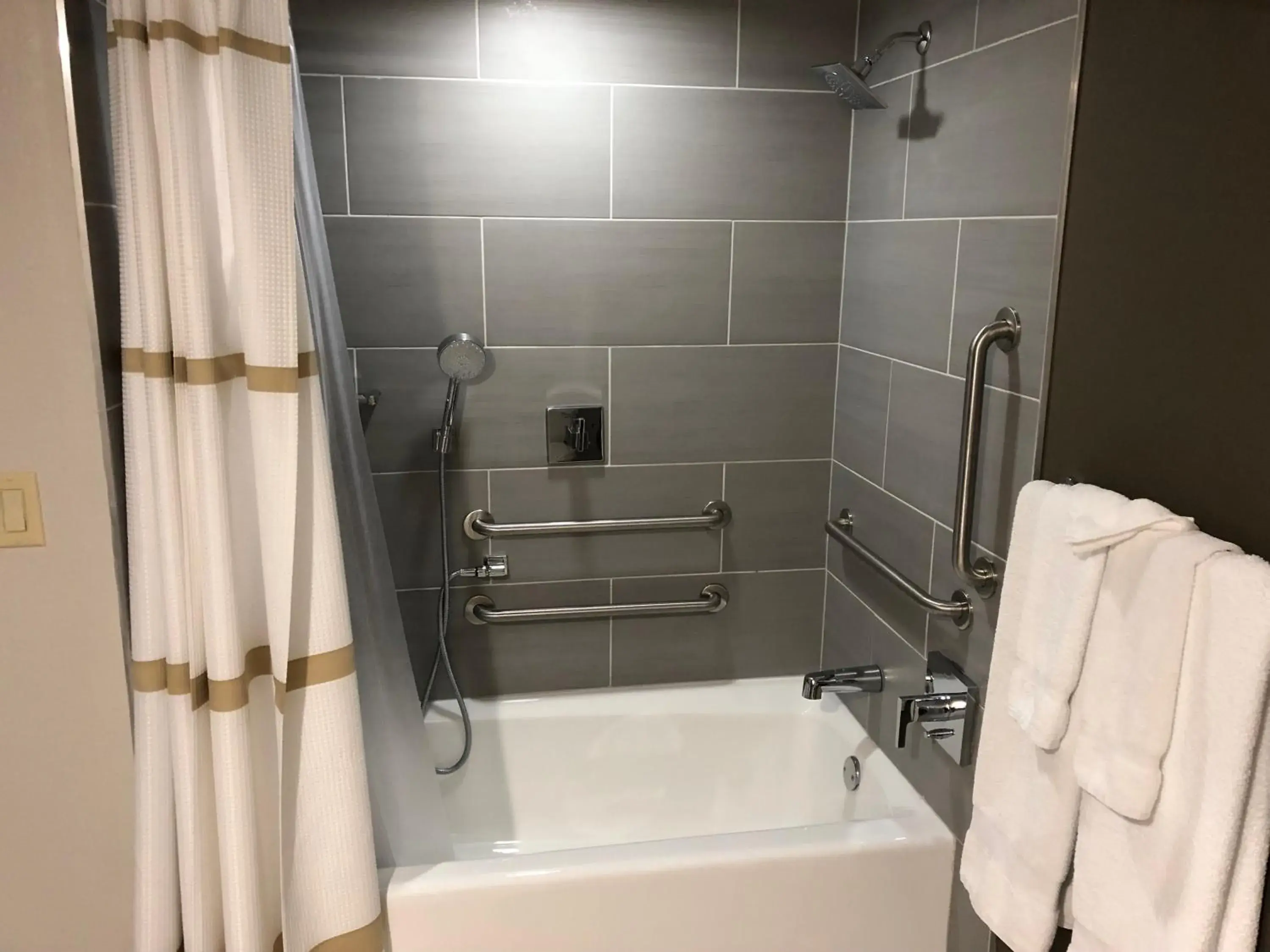 Guest room, 2 Queen in Marriott Phoenix Airport Guest room, 2 Queen in Marriott Phoenix Airport