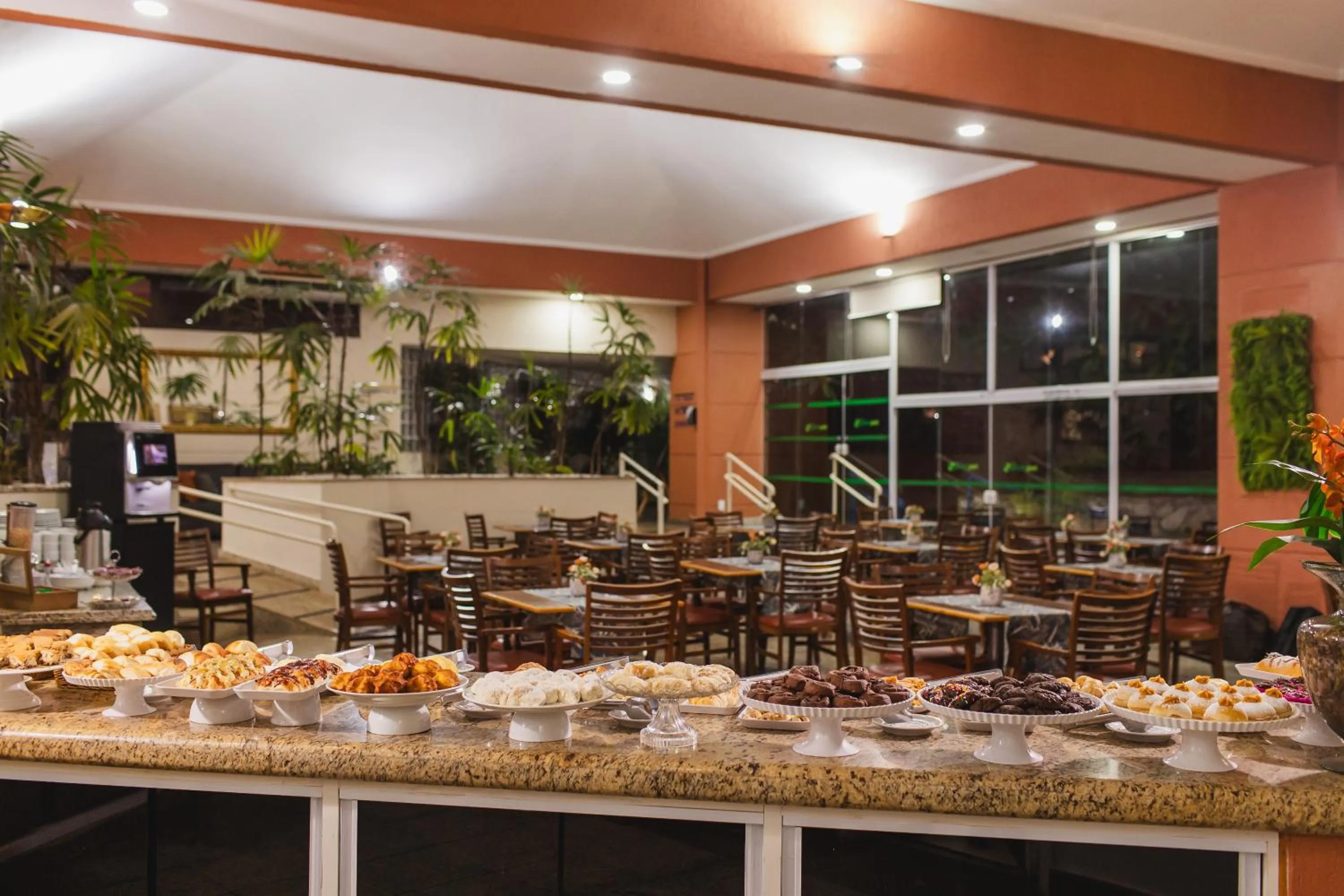 Breakfast in Hotel Golden Park Ribeirão Preto by Nacional Inn