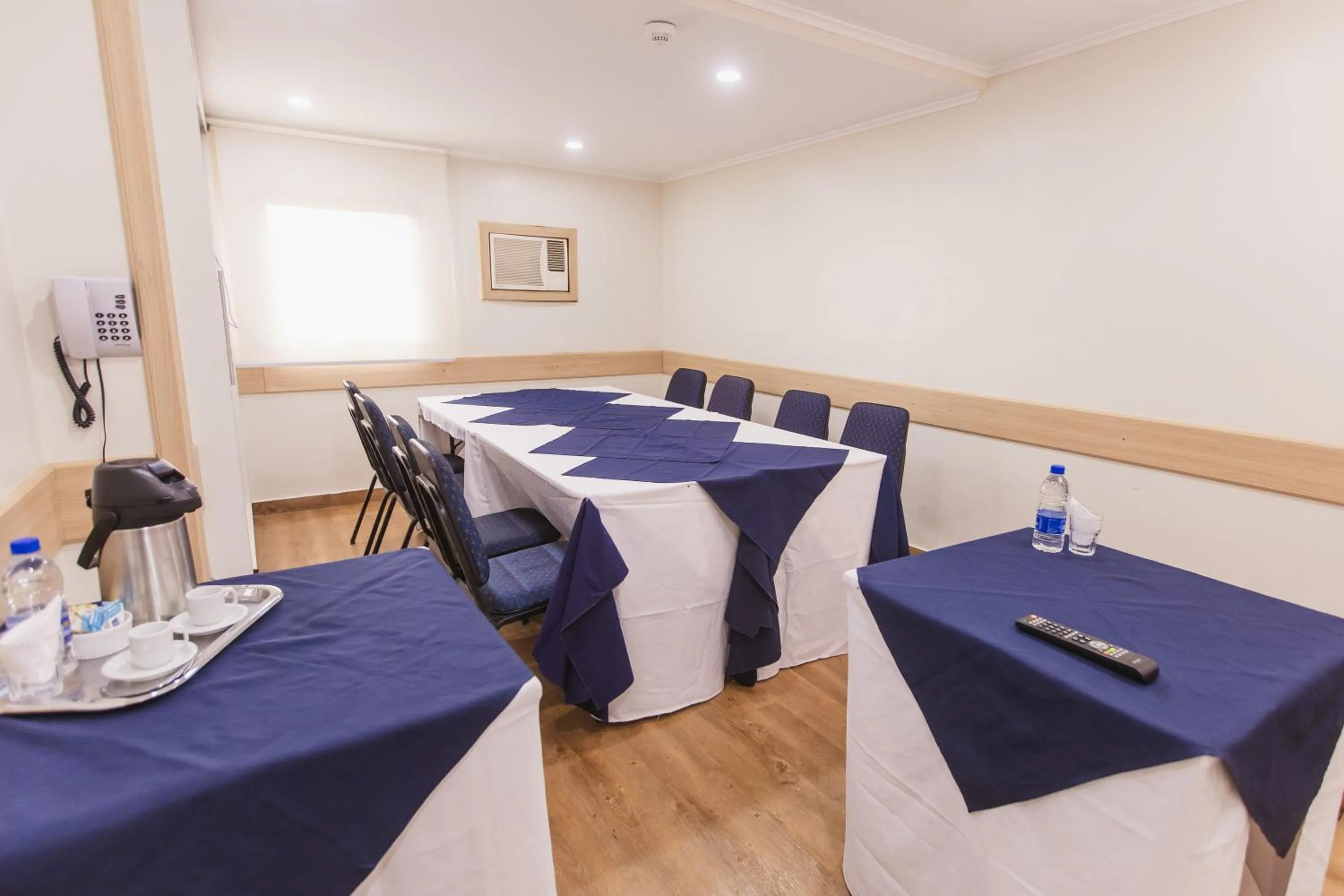 Meeting/conference room in Hotel Golden Park Ribeirão Preto by Nacional Inn