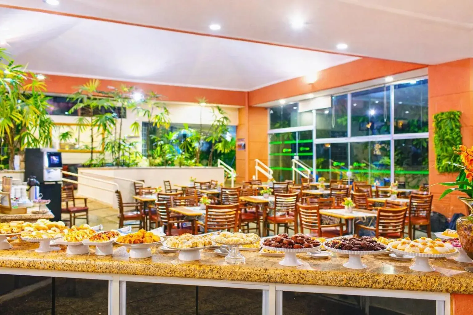 Restaurant/places to eat in Hotel Golden Park Ribeirão Preto by Nacional Inn Restaurant/places to eat in Hotel Golden Park Ribeirão Preto by Nacional Inn