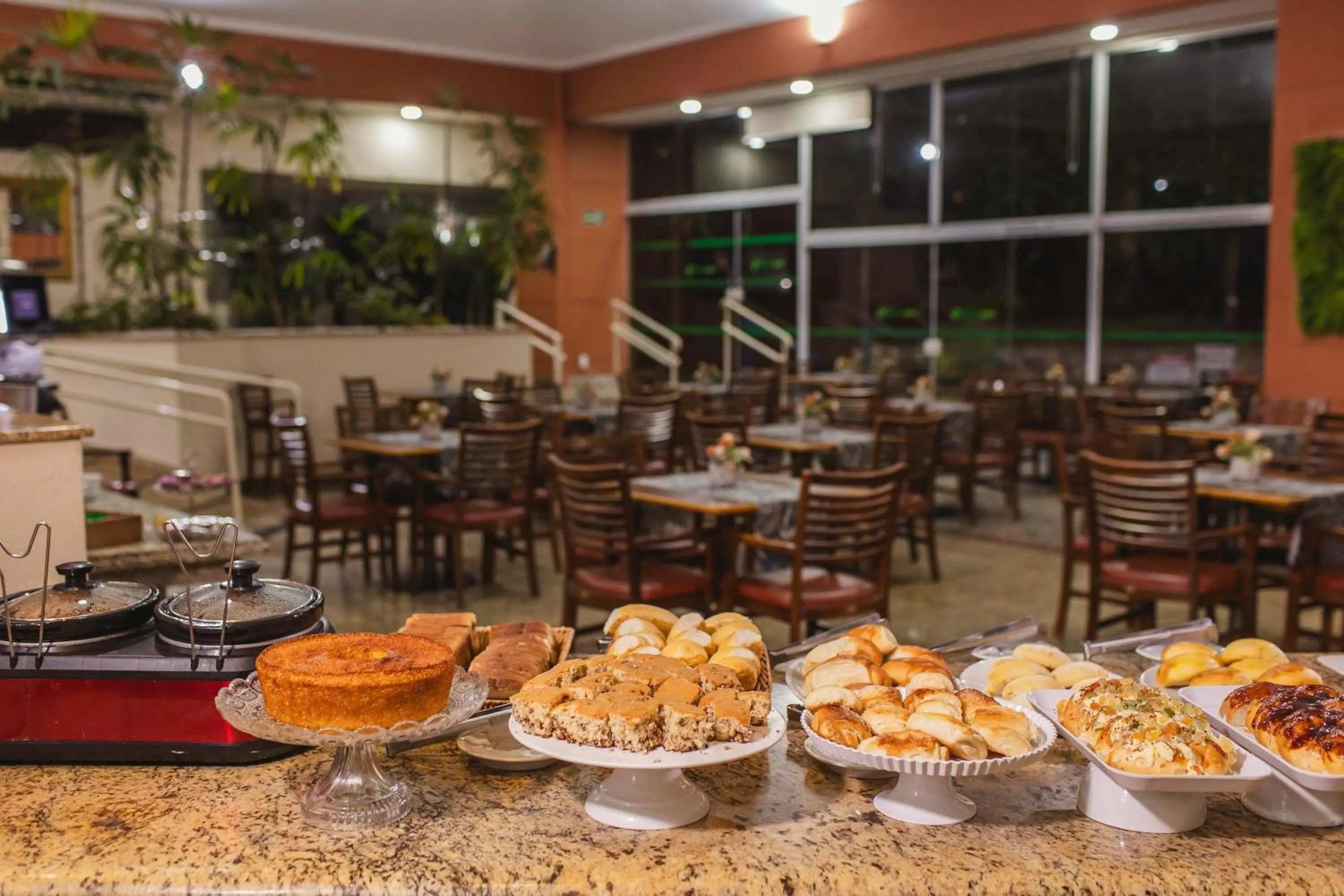 Breakfast in Hotel Golden Park Ribeirão Preto by Nacional Inn