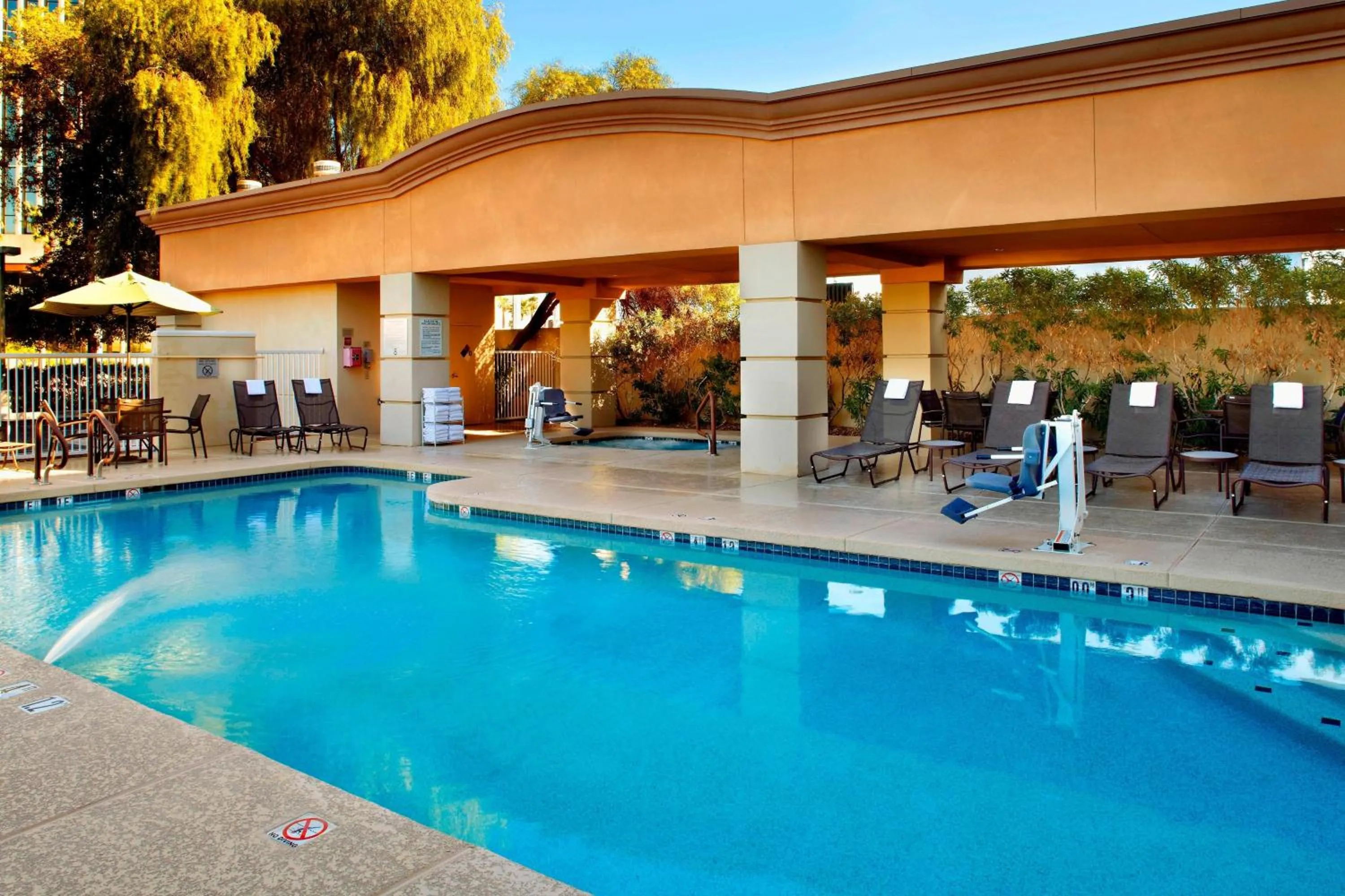 Swimming pool in Fairfield Inn & Suites Phoenix Midtown