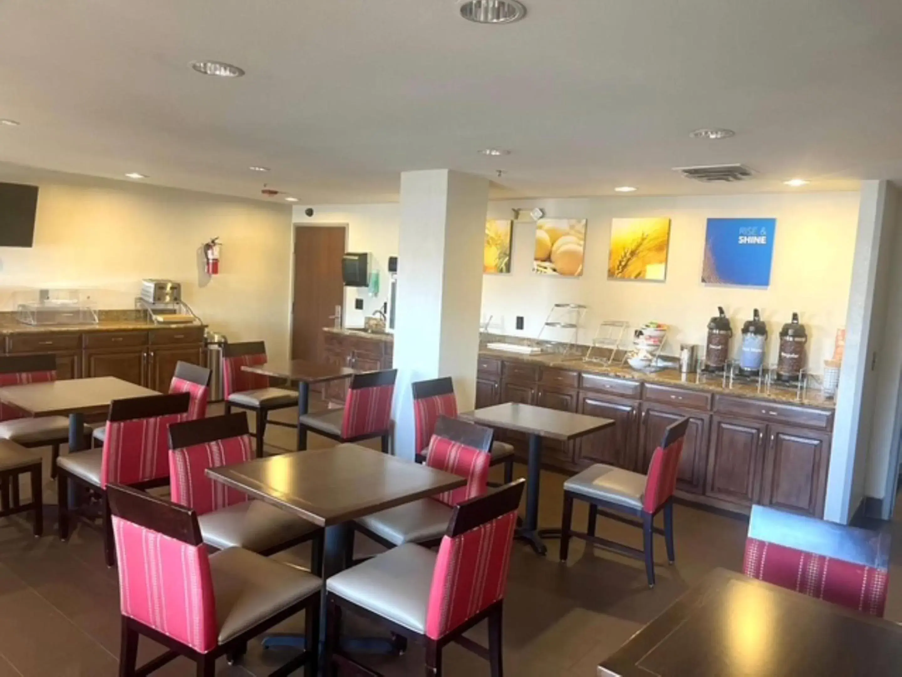 Breakfast in Comfort Inn & Suites Phoenix North - Deer Valley Breakfast in Comfort Inn & Suites Phoenix North - Deer Valley