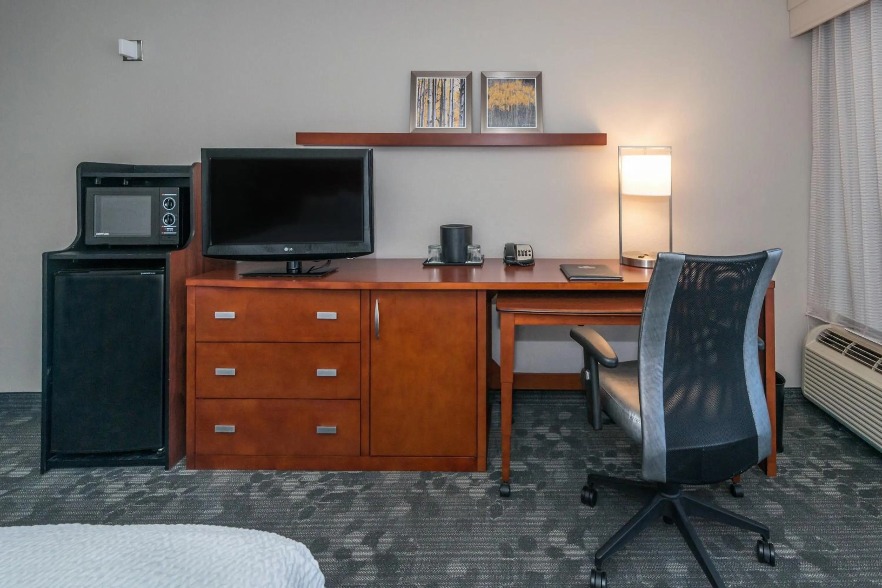 Photo of the whole room in Courtyard by Marriott Panama City
