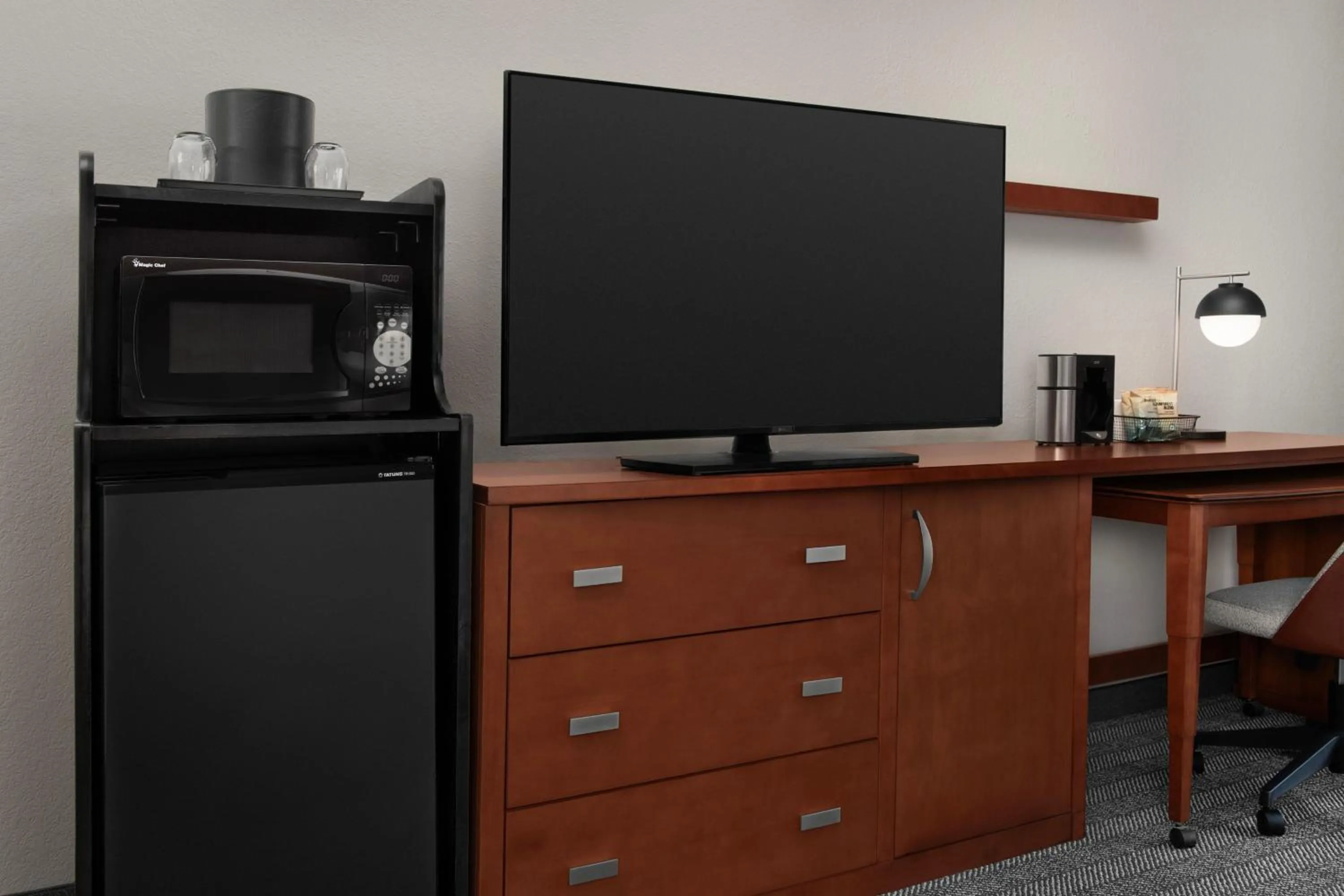 Photo of the whole room in Courtyard by Marriott Panama City