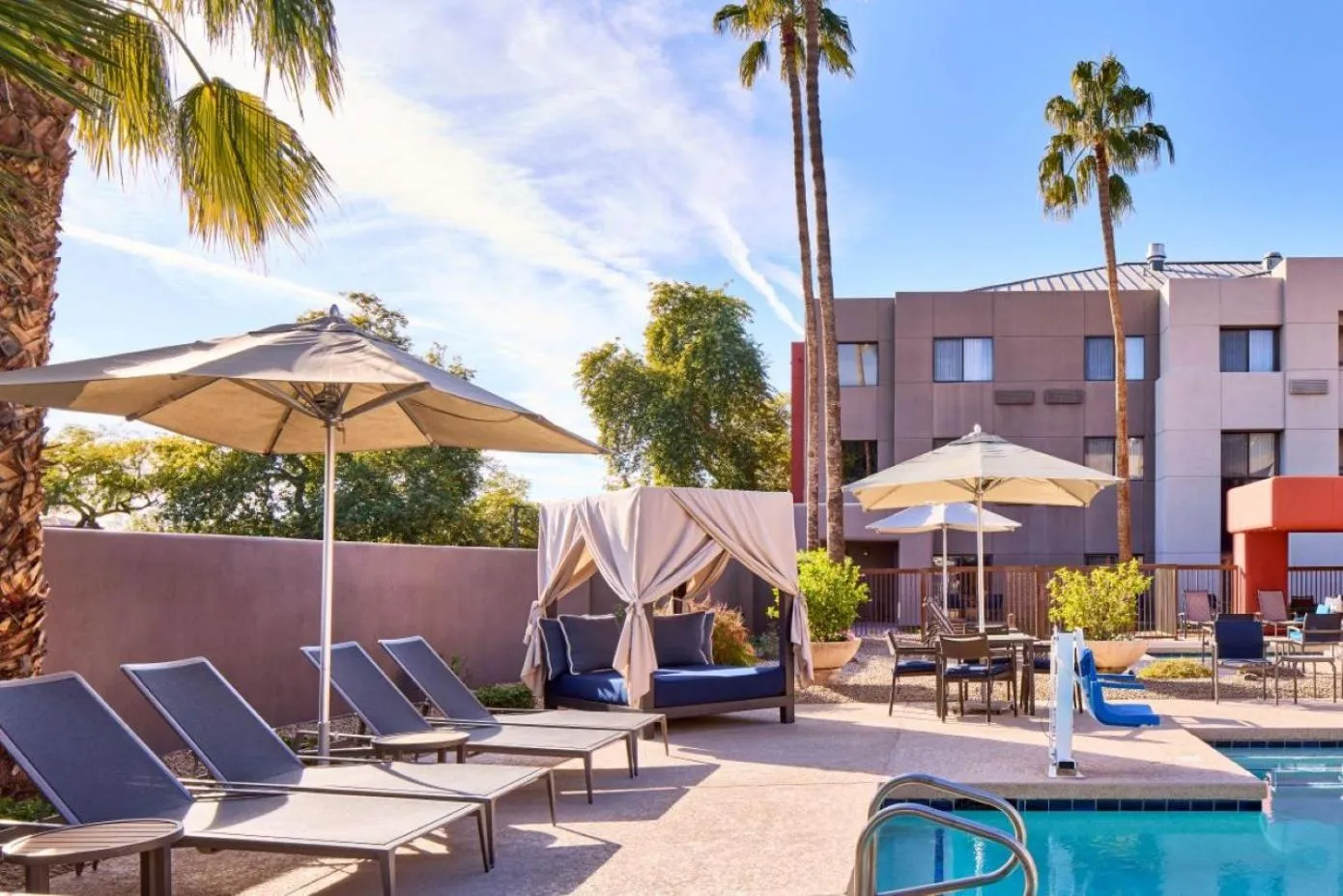 Swimming pool in Courtyard Scottsdale North