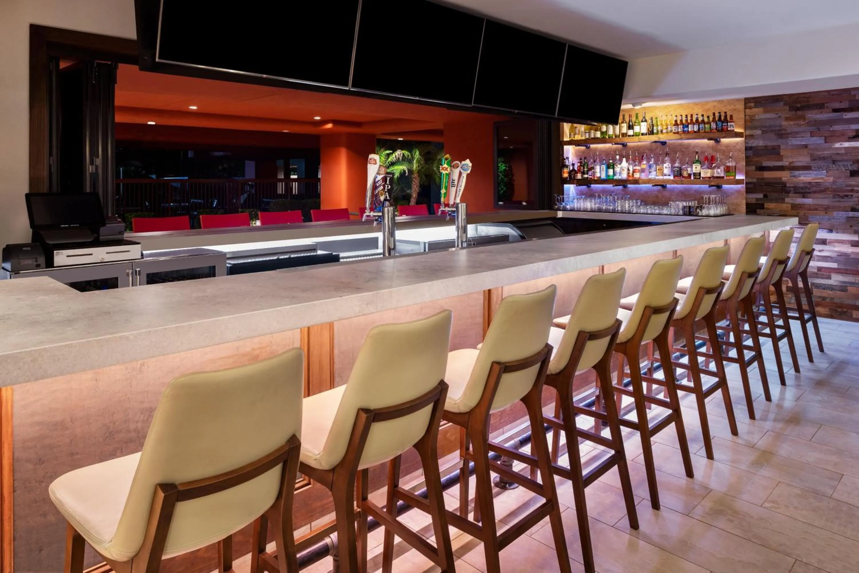 Lounge or bar in Courtyard Scottsdale North