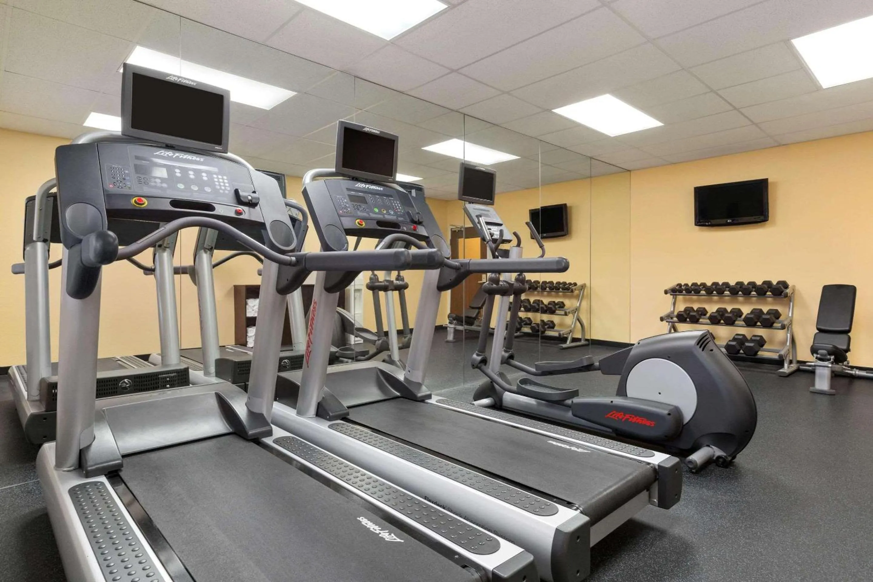 Fitness centre/facilities in Country Inn & Suites by Radisson, Phoenix Airport, AZ