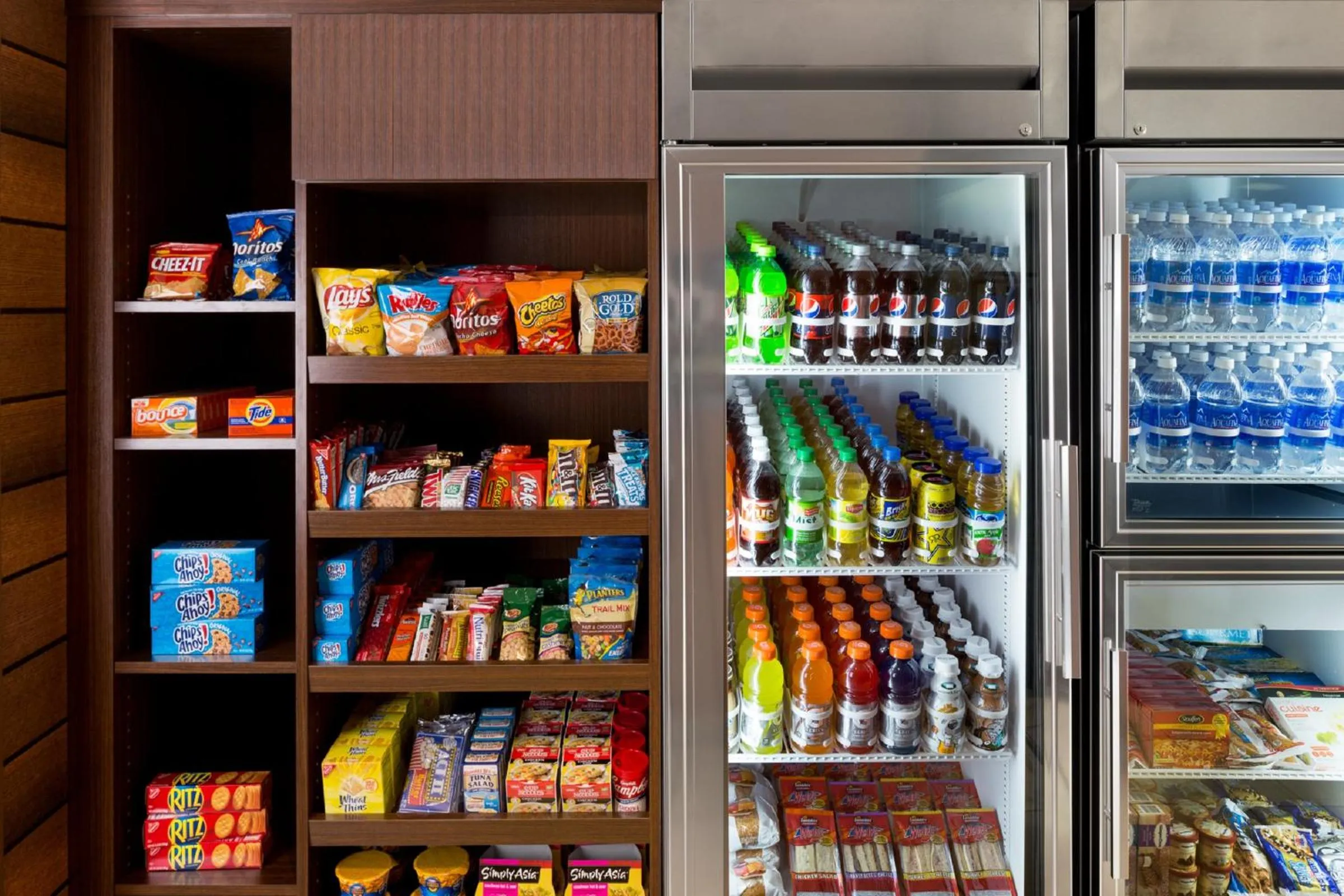 Food and drinks in Country Inn & Suites by Radisson, Phoenix Airport, AZ