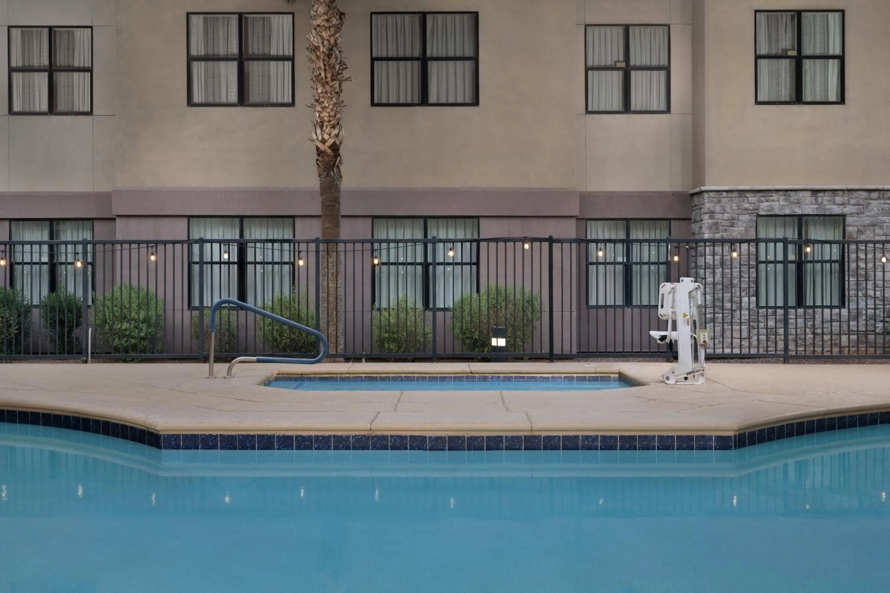Swimming pool in Residence Inn Phoenix North Happy Valley