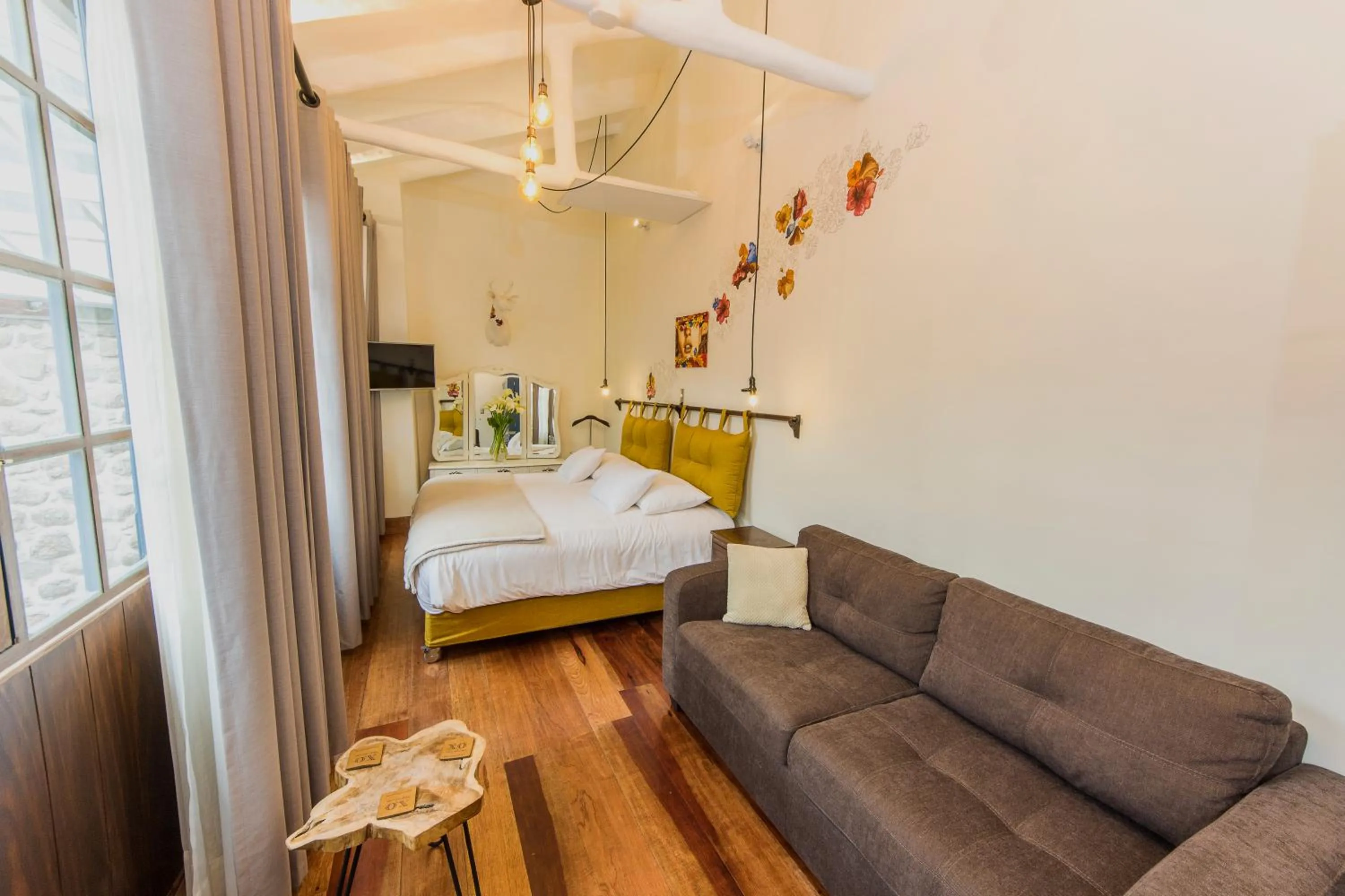 Photo of the whole room, Bed in X.O Art House