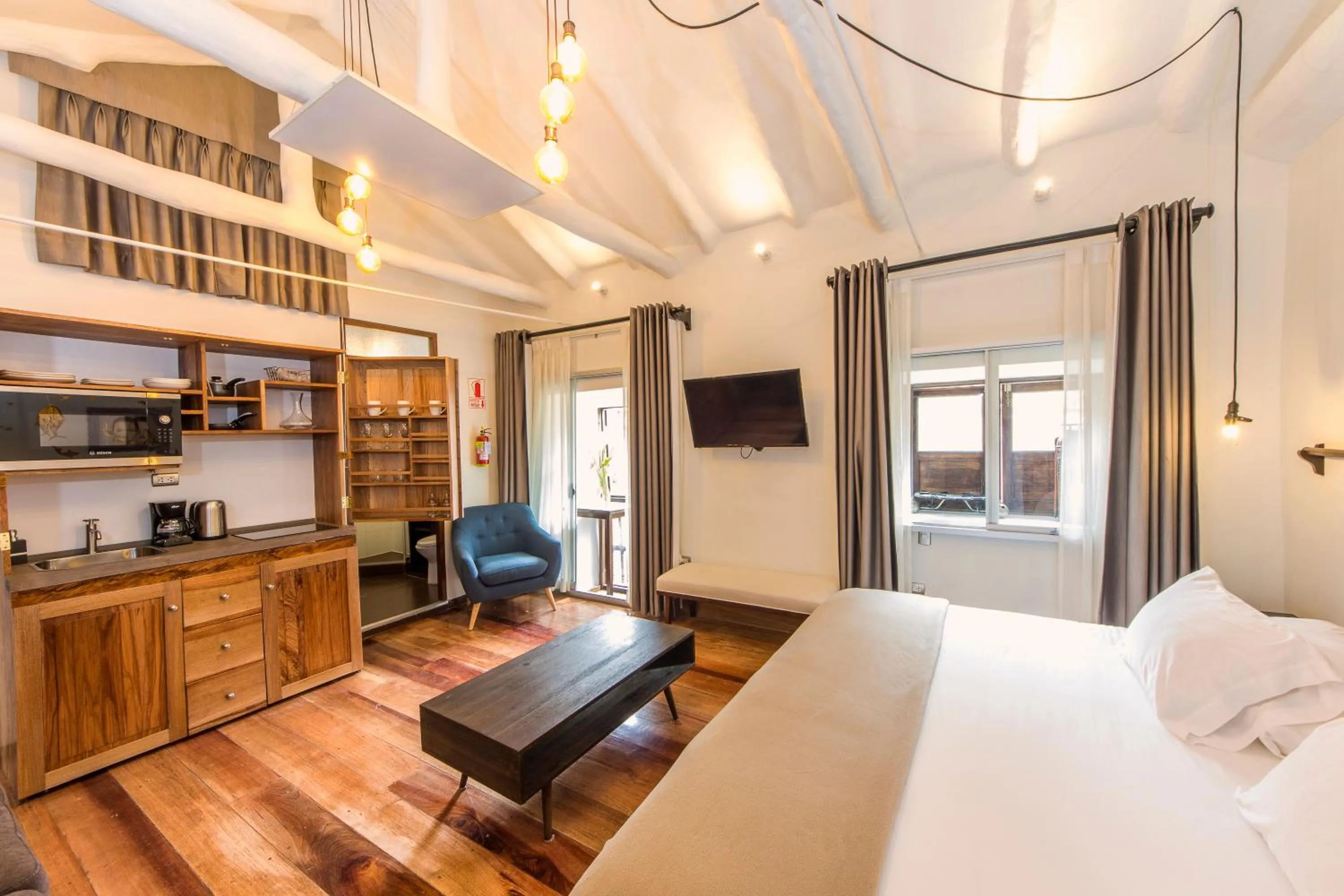 Photo of the whole room, Bed in X.O Art House