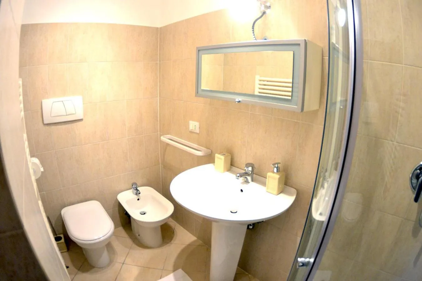 Shower in Bed & Breakfast Il Vicolo