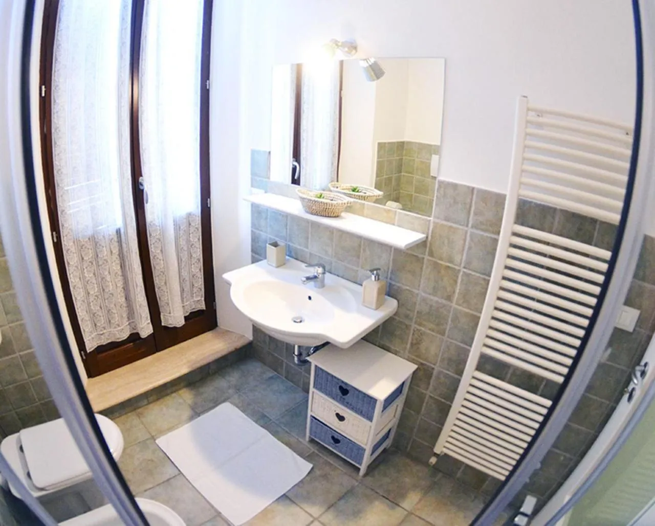 Shower in Bed & Breakfast Il Vicolo