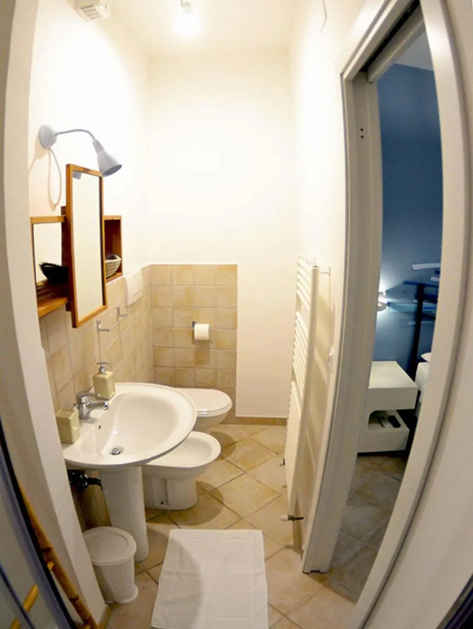 Shower in Bed & Breakfast Il Vicolo