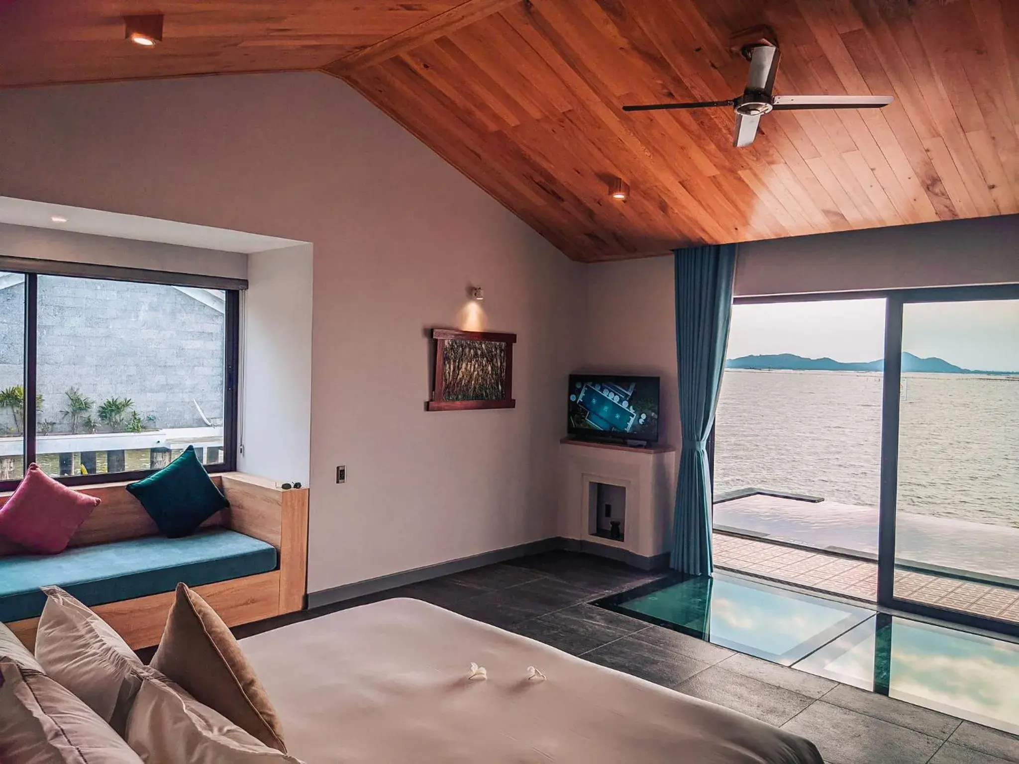 Bathroom, Bed in Vedana Lagoon Resort & Spa Bathroom, Bed in Vedana Lagoon Resort & Spa