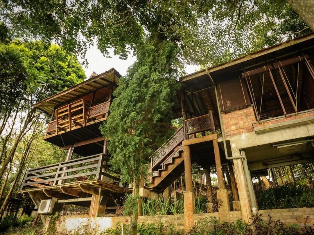 Property building in MaliHom Private Estate